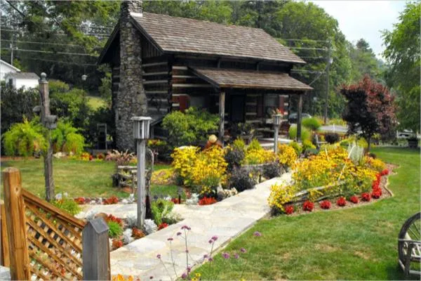 Garden view in Azalea Garden Inn
