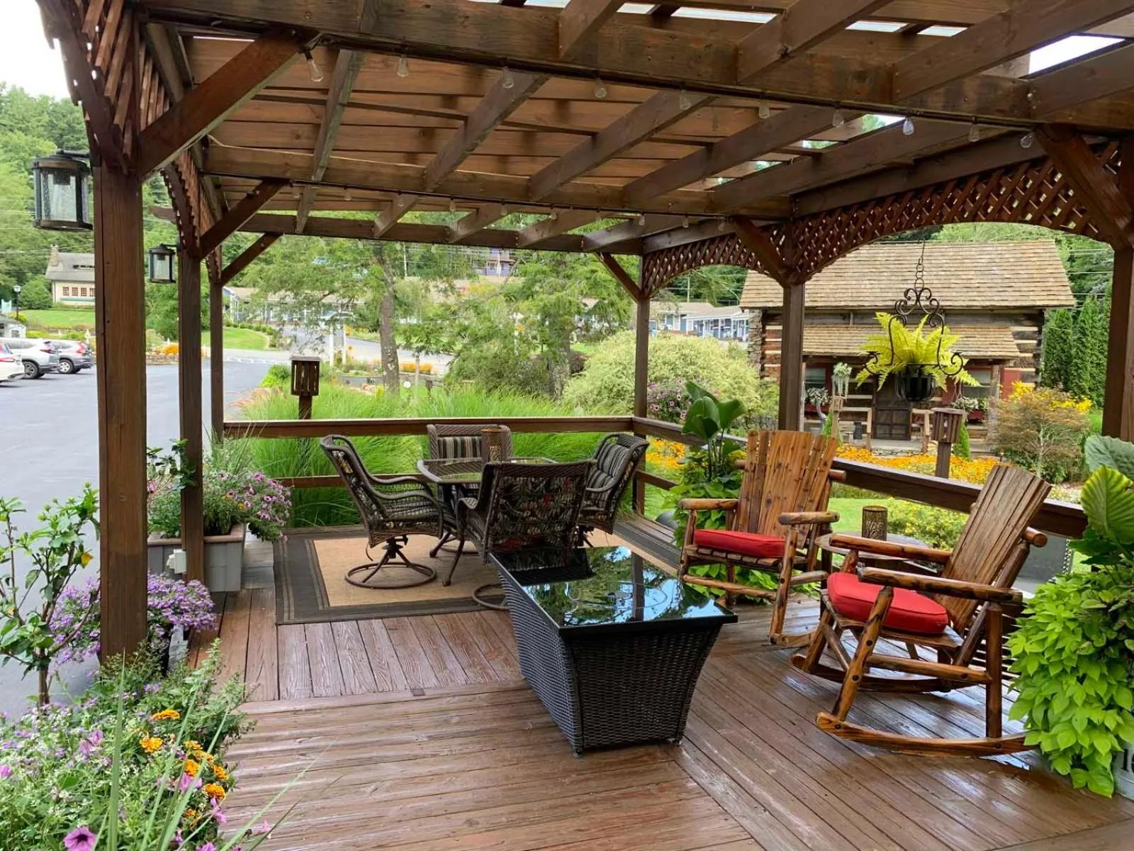 Patio in Azalea Garden Inn