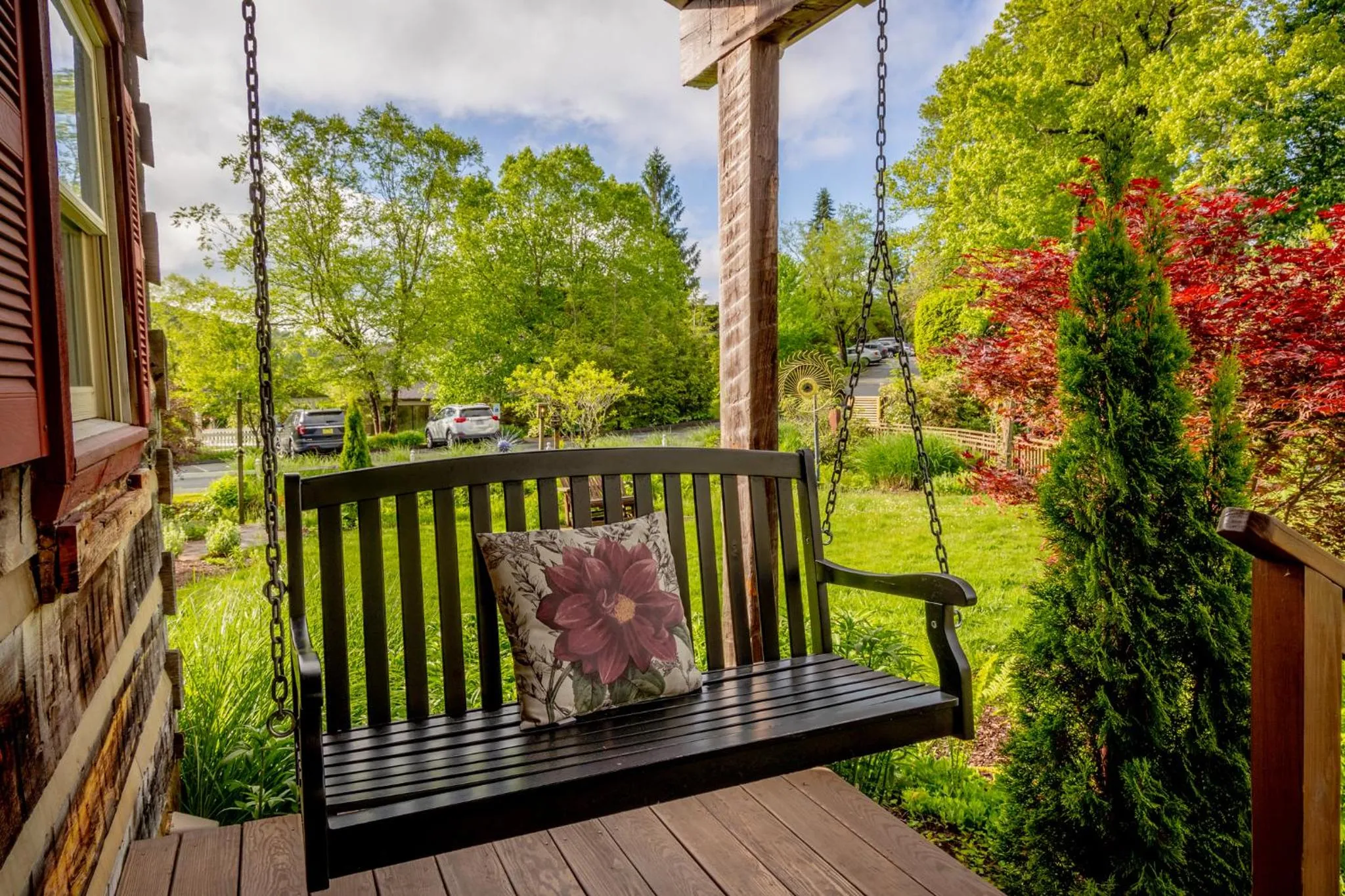 Seating area in Azalea Garden Inn