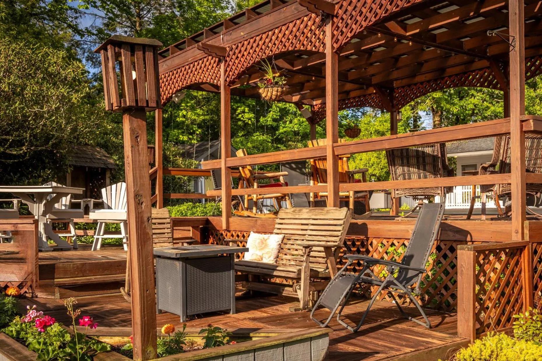 Patio in Azalea Garden Inn
