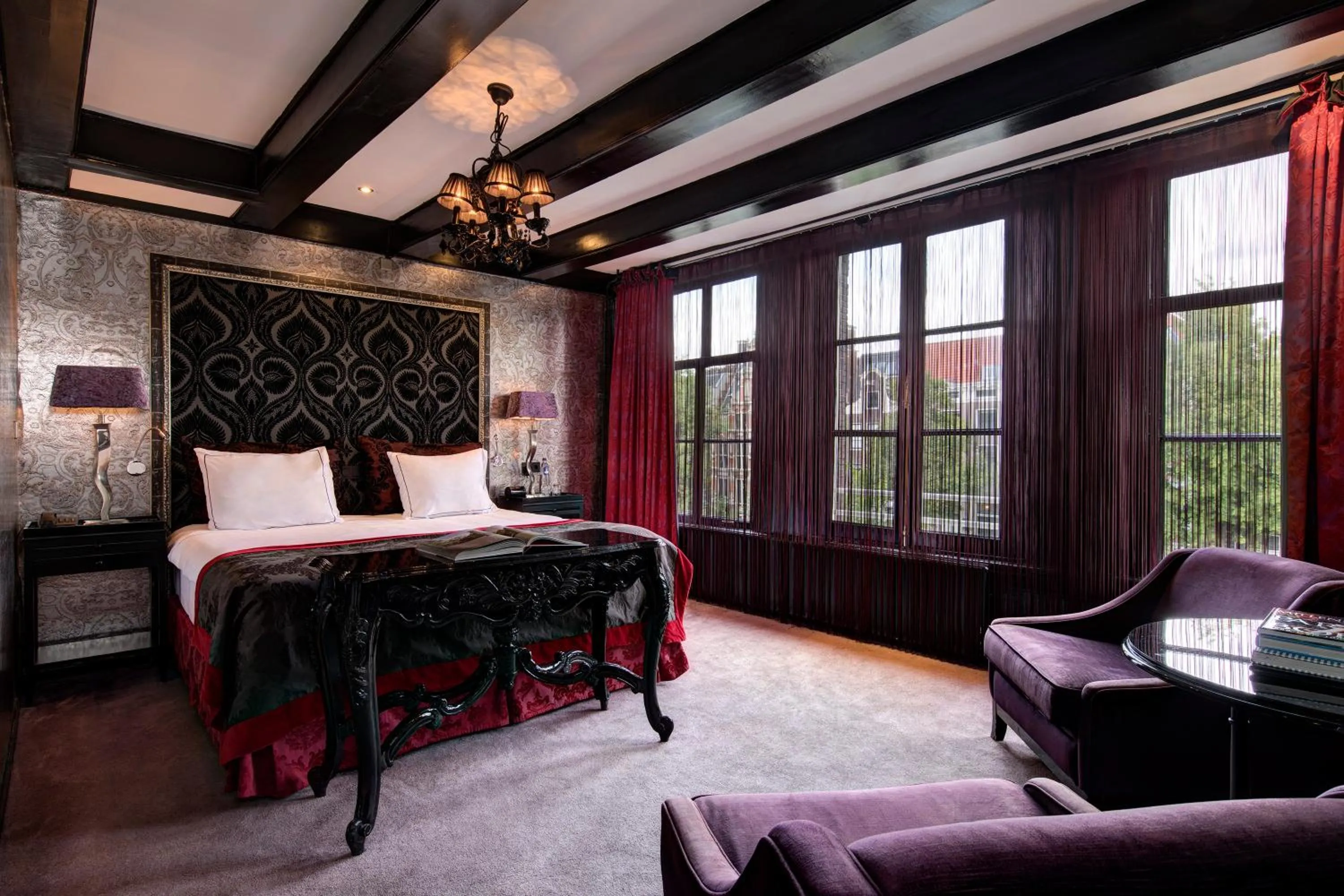 Bed in The Pavilions Amsterdam, The Toren