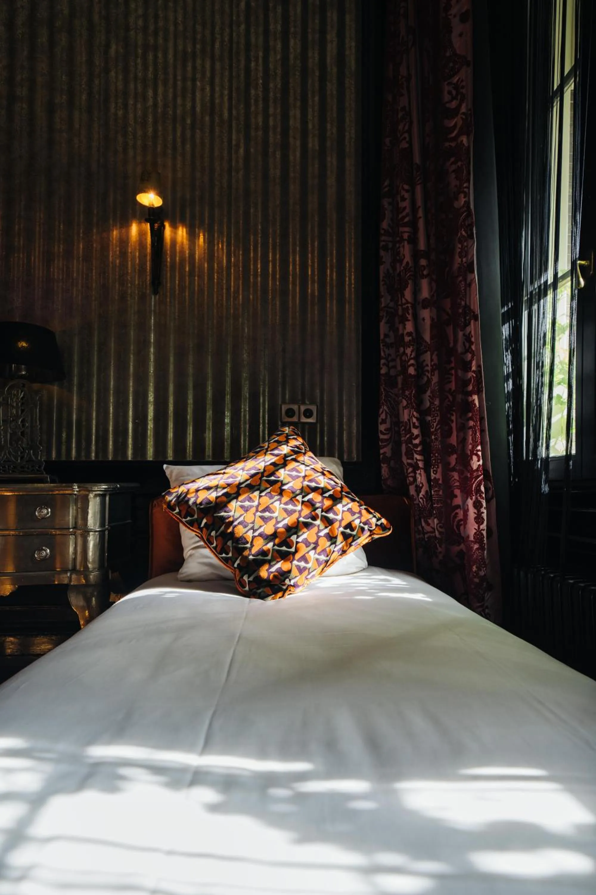 Bed in The Pavilions Amsterdam, The Toren