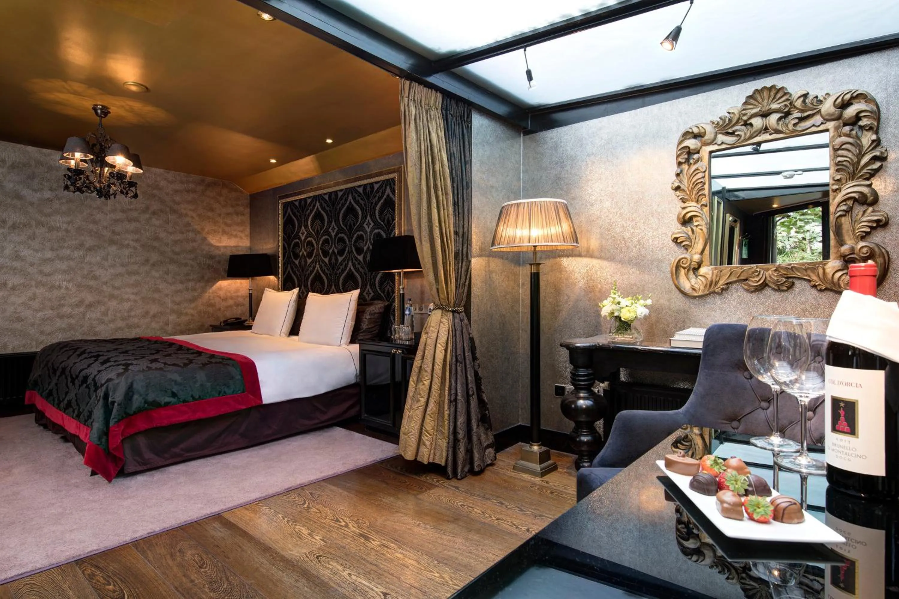 Bed in The Pavilions Amsterdam, The Toren