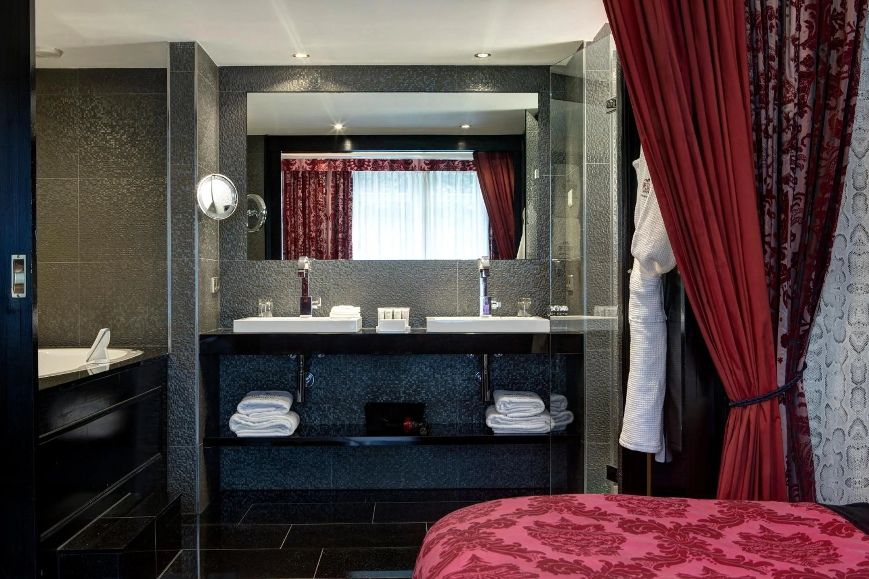 Bathroom in The Pavilions Amsterdam, The Toren