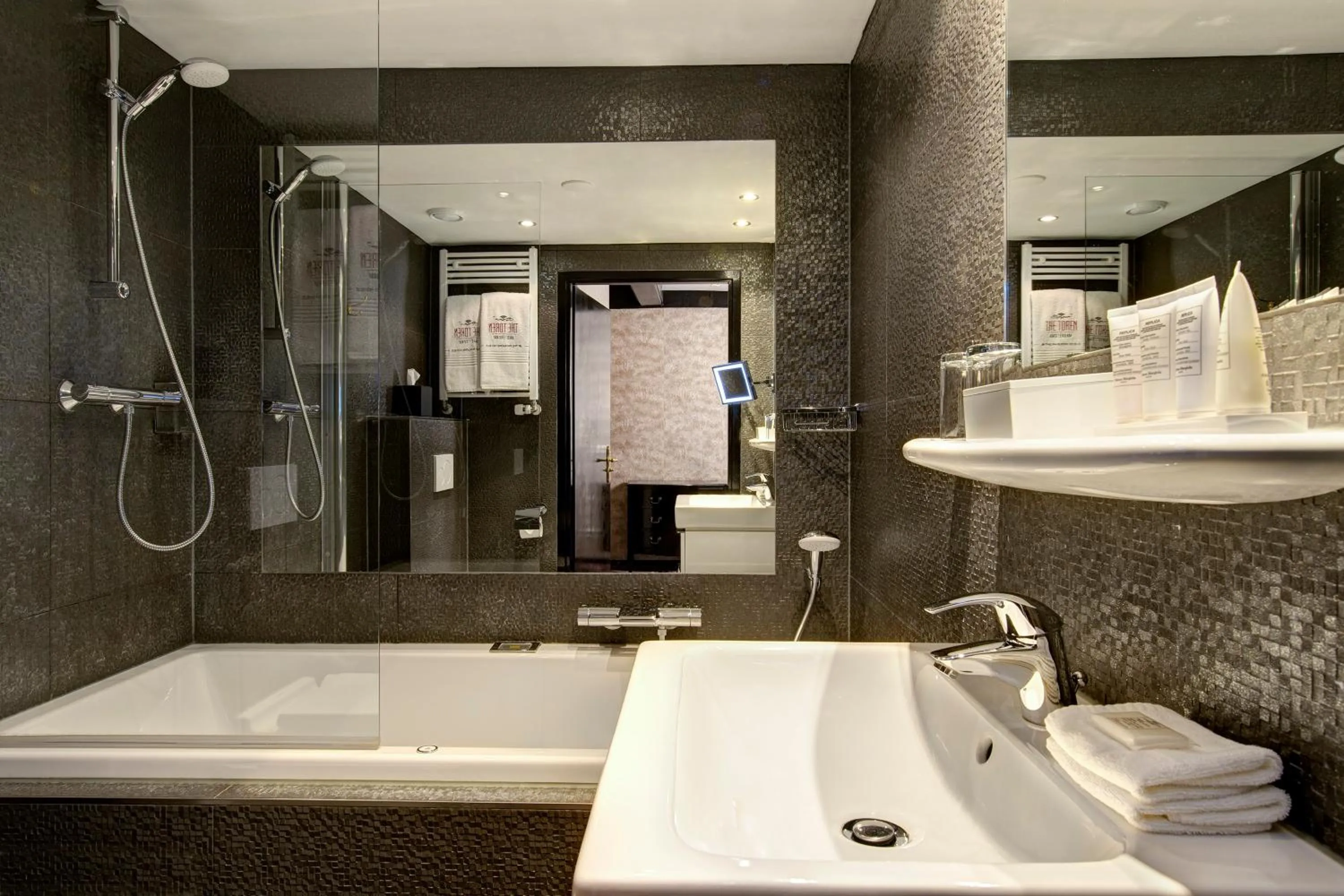 Bathroom in The Pavilions Amsterdam, The Toren