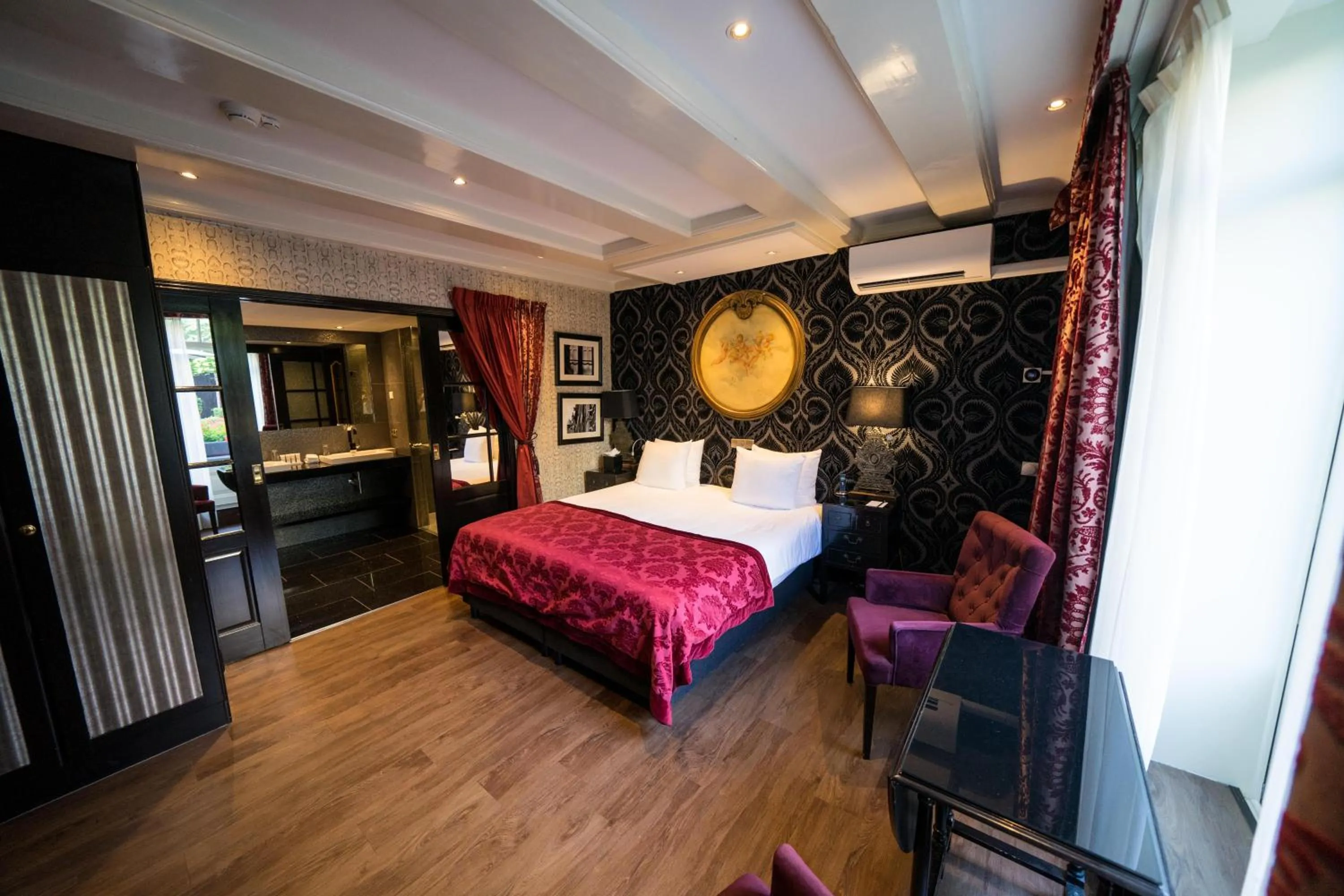 Bedroom, Bed in The Pavilions Amsterdam, The Toren