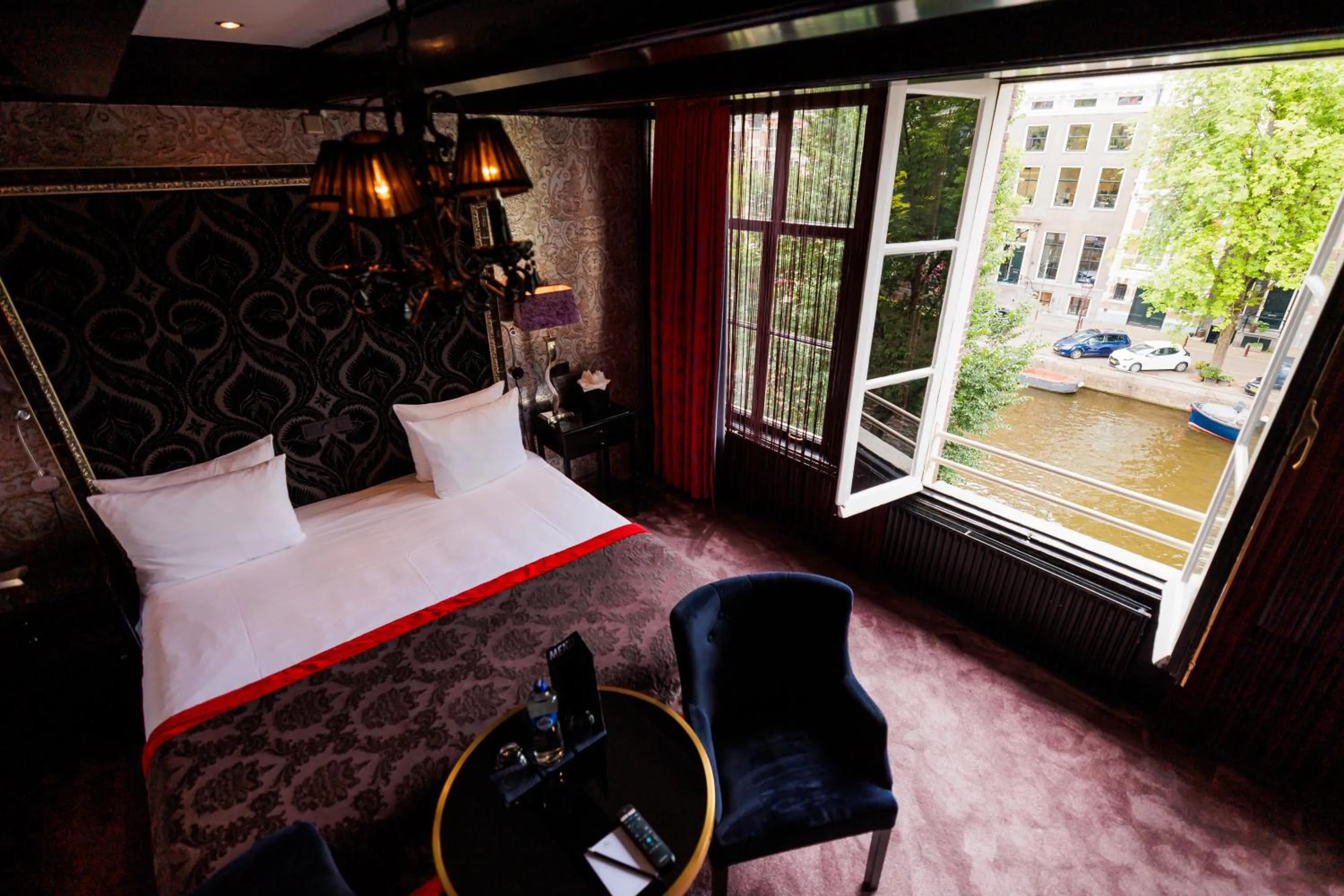 Bedroom, Bed in The Pavilions Amsterdam, The Toren