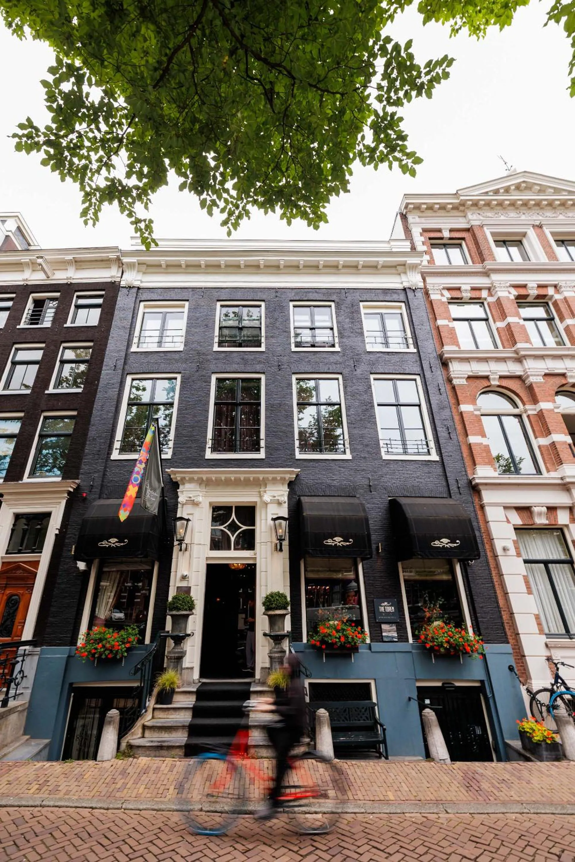 Property building in The Pavilions Amsterdam, The Toren