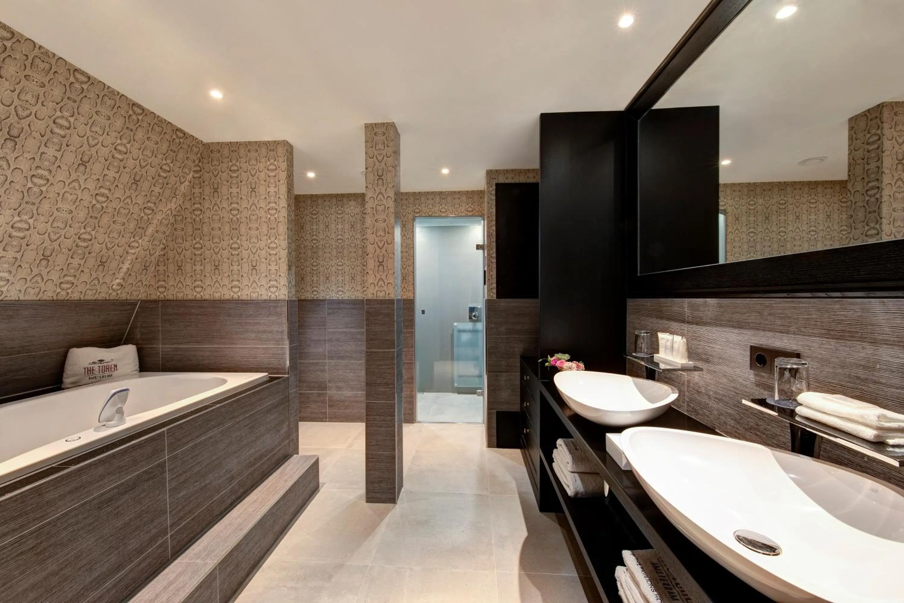 Bathroom in The Pavilions Amsterdam, The Toren