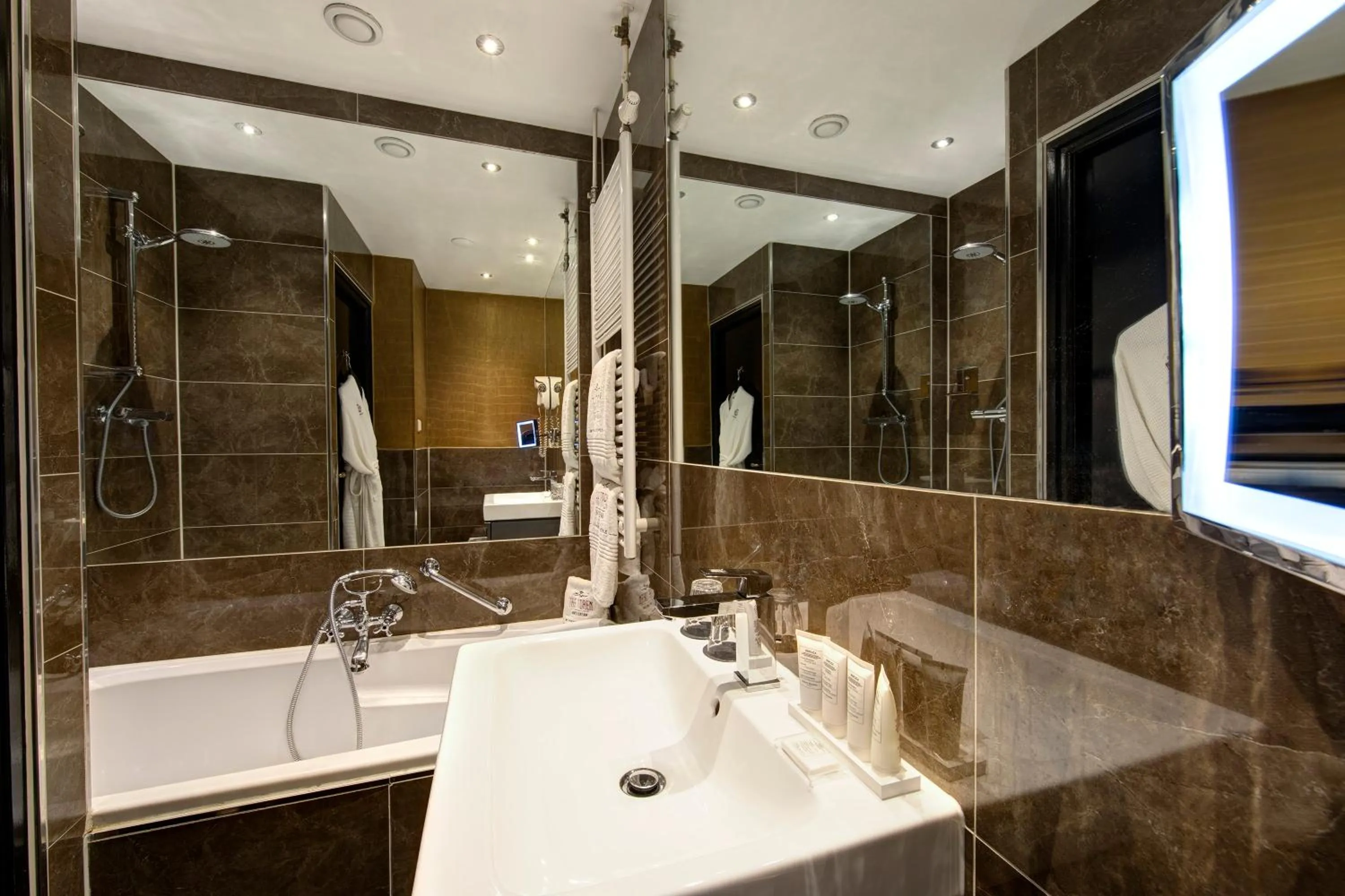 Bathroom in The Pavilions Amsterdam, The Toren