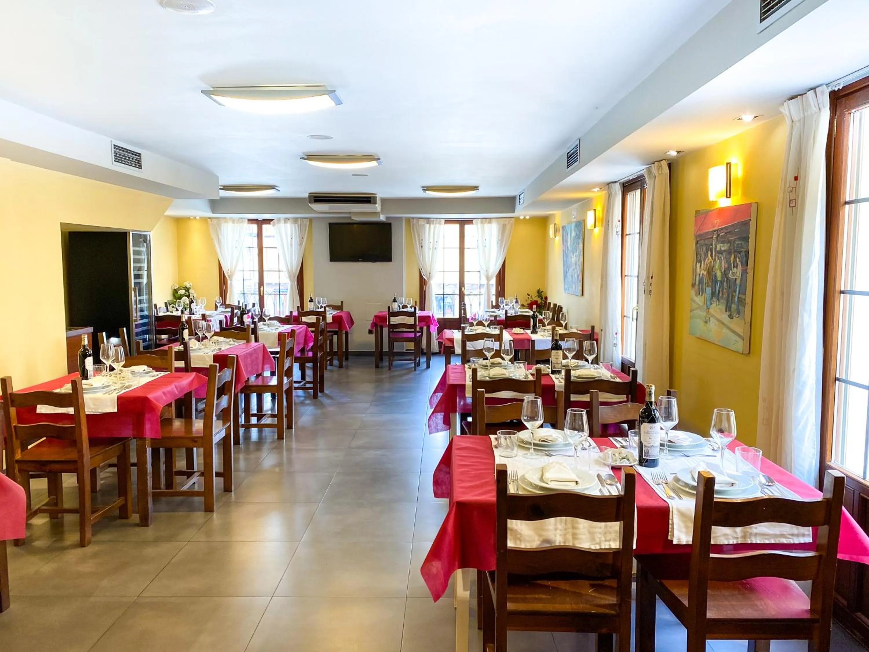Restaurant/places to eat in Hostal Ainoa