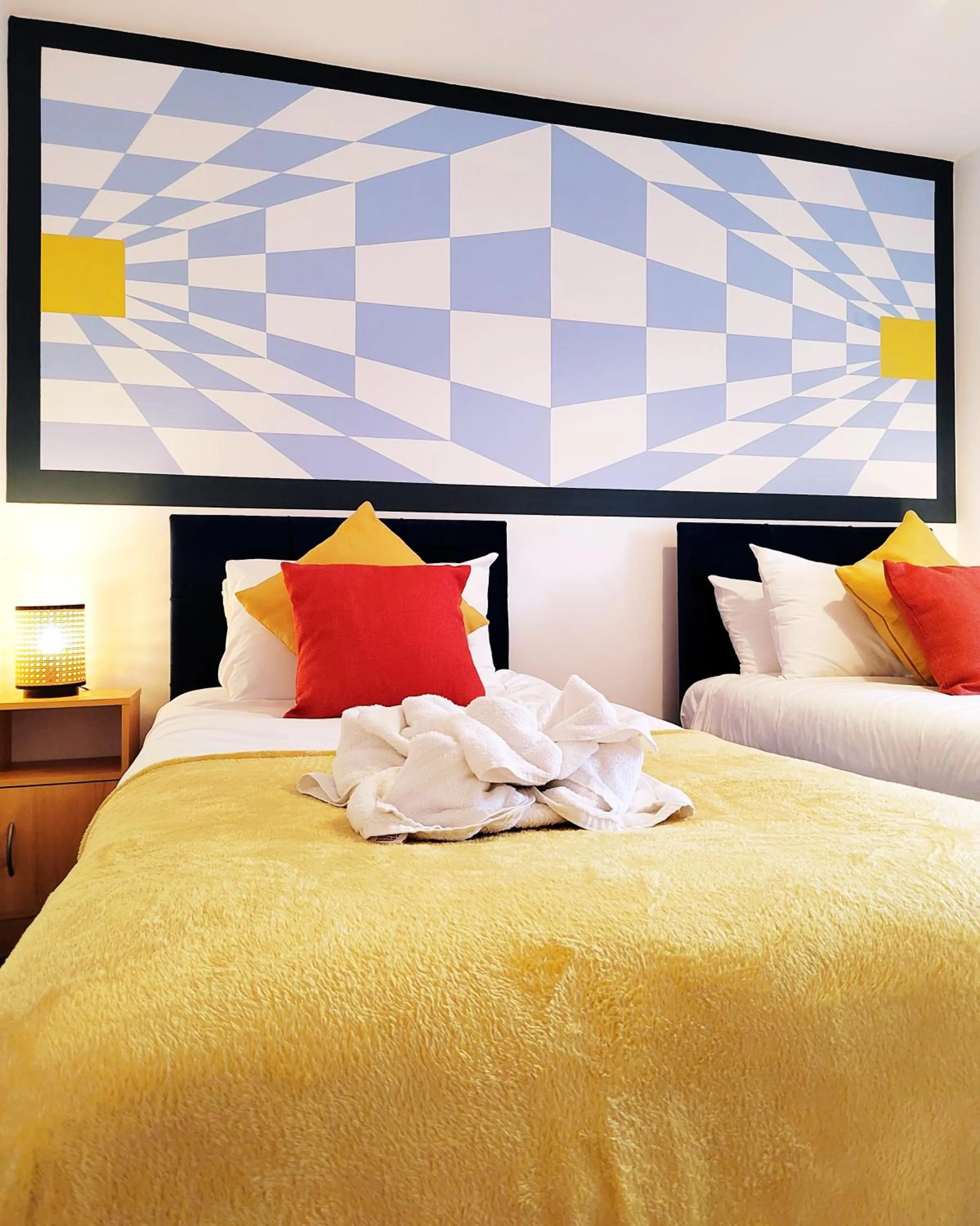 Bed in Modern 2 BR Apartment near Town