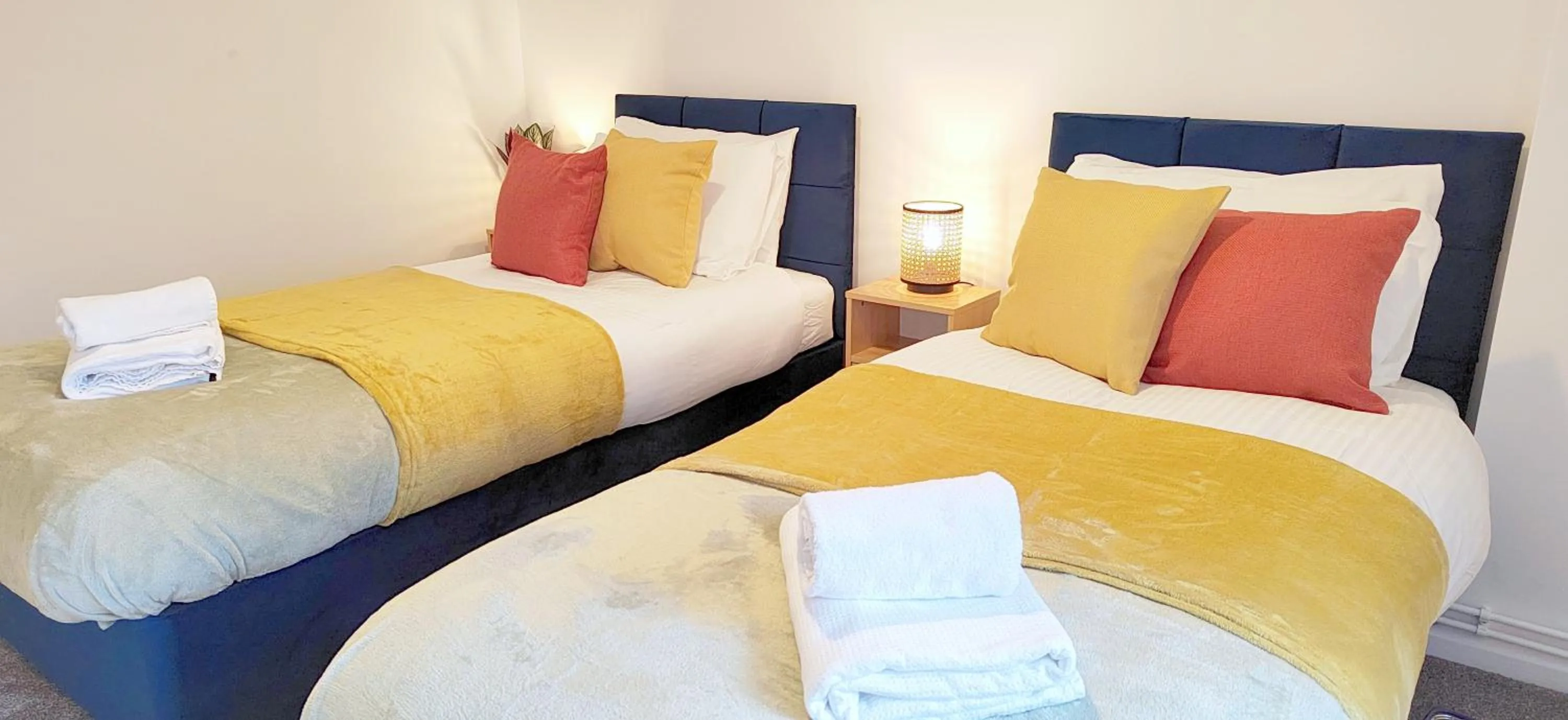 Bed in Modern 2 BR Apartment near Town