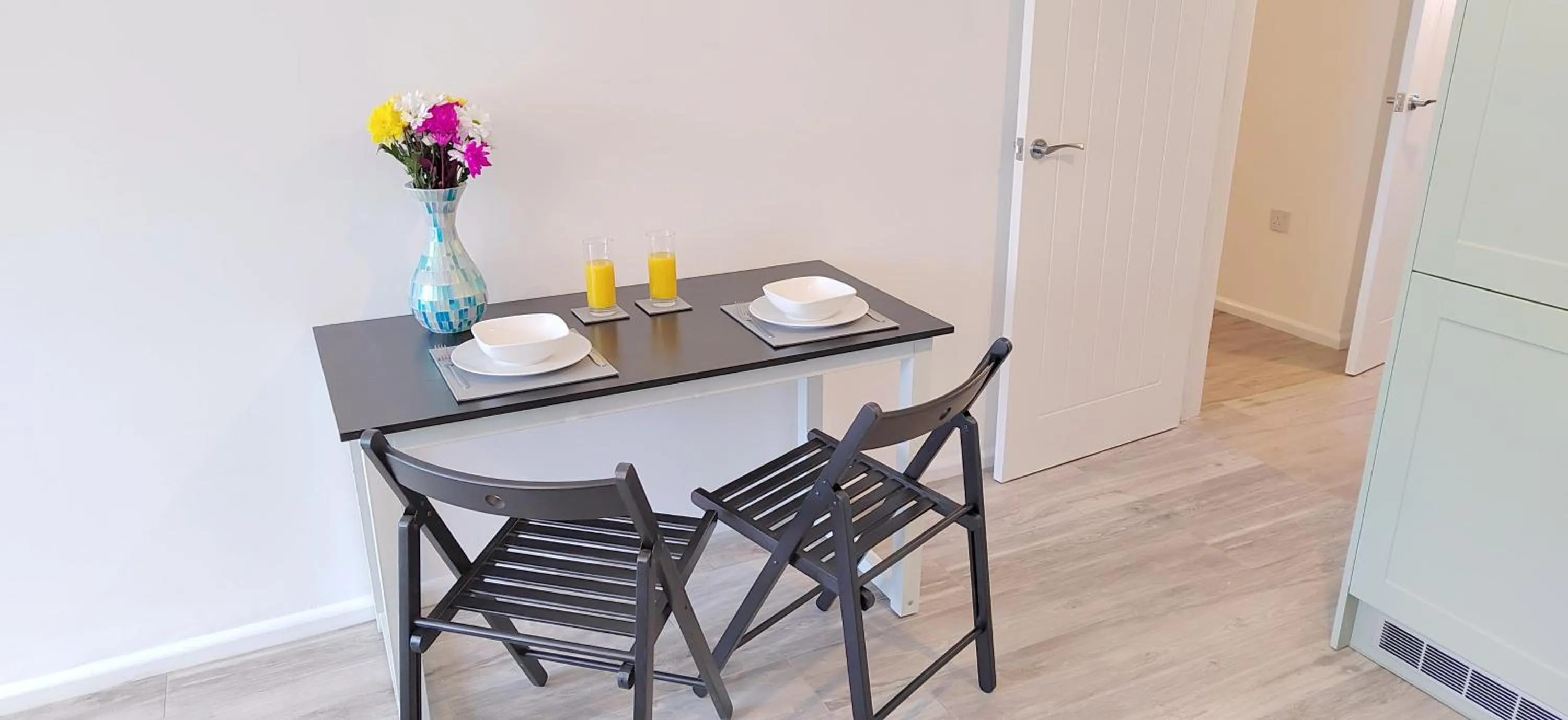 Coffee/tea facilities in Modern 2 BR Apartment near Town