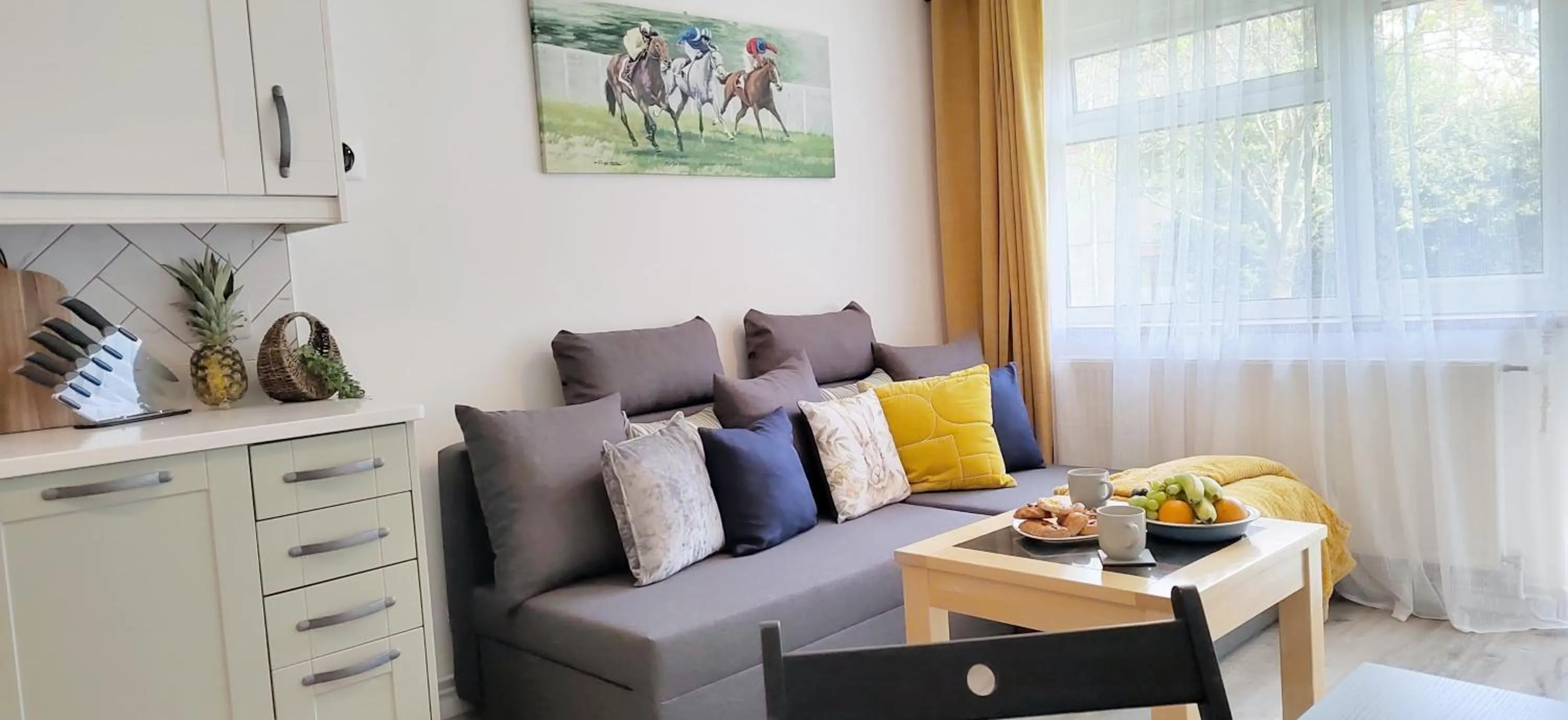 Kitchen or kitchenette in Modern 2 BR Apartment near Town