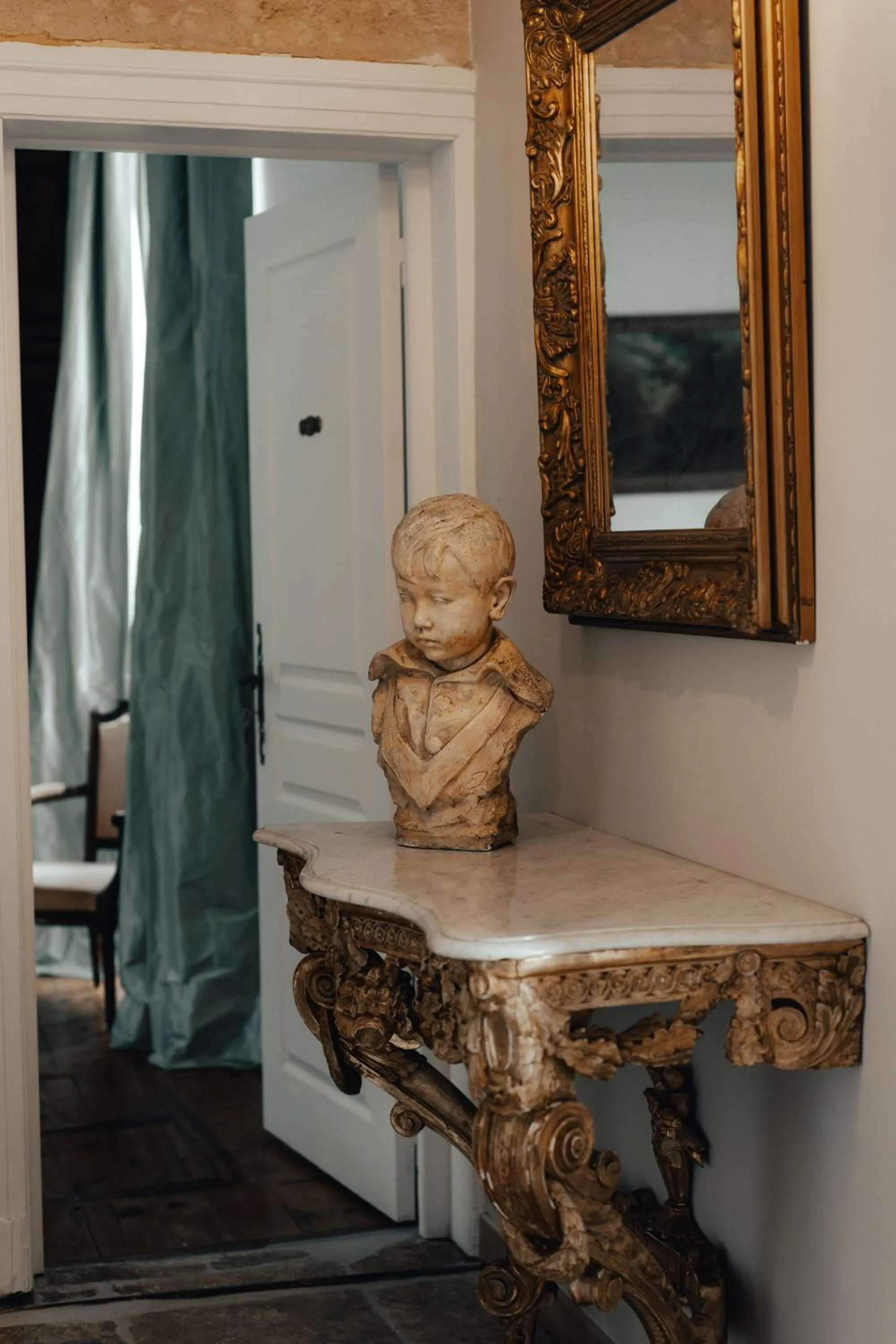 Decorative detail in Hôtel l'Abbaye