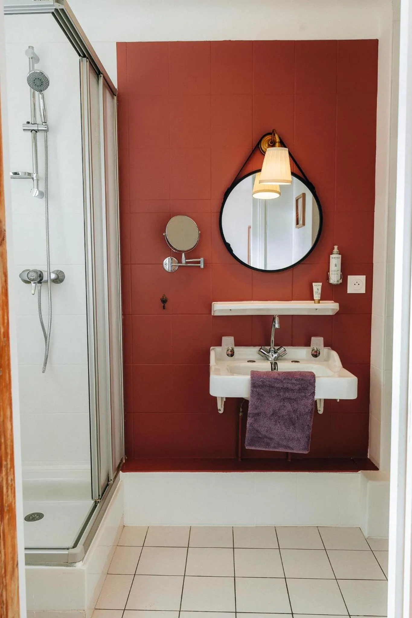 Shower in Hôtel l'Abbaye