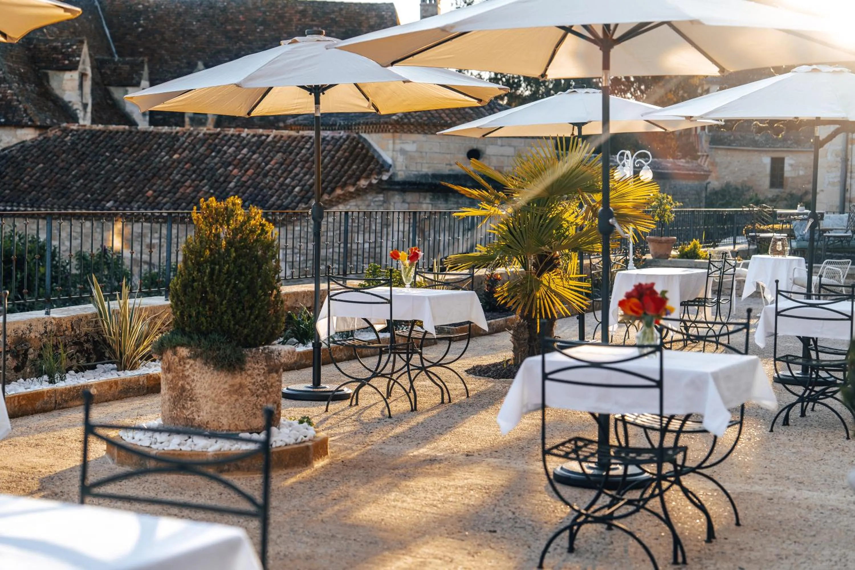 Patio in Hôtel l'Abbaye