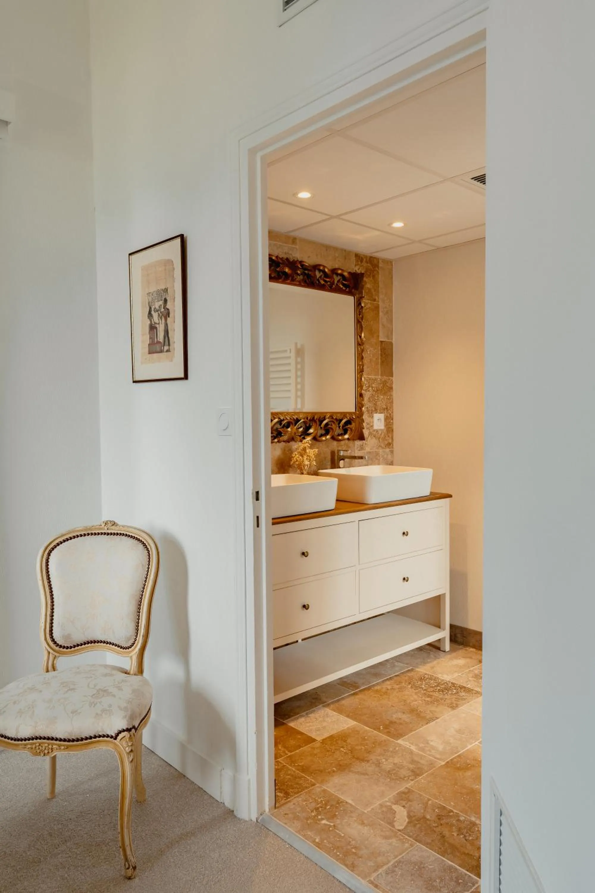 Bathroom in Hôtel l'Abbaye