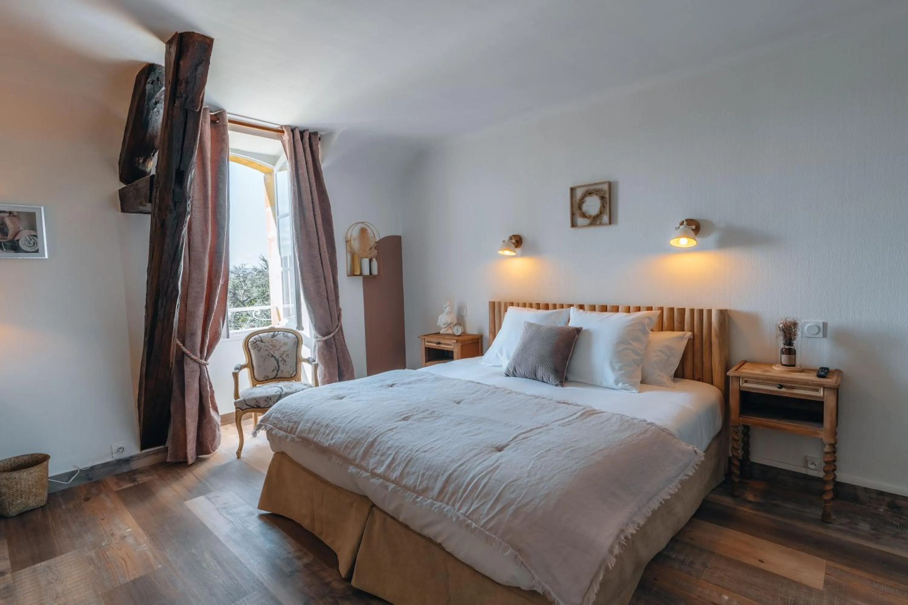 Bedroom, Bed in Hôtel l'Abbaye