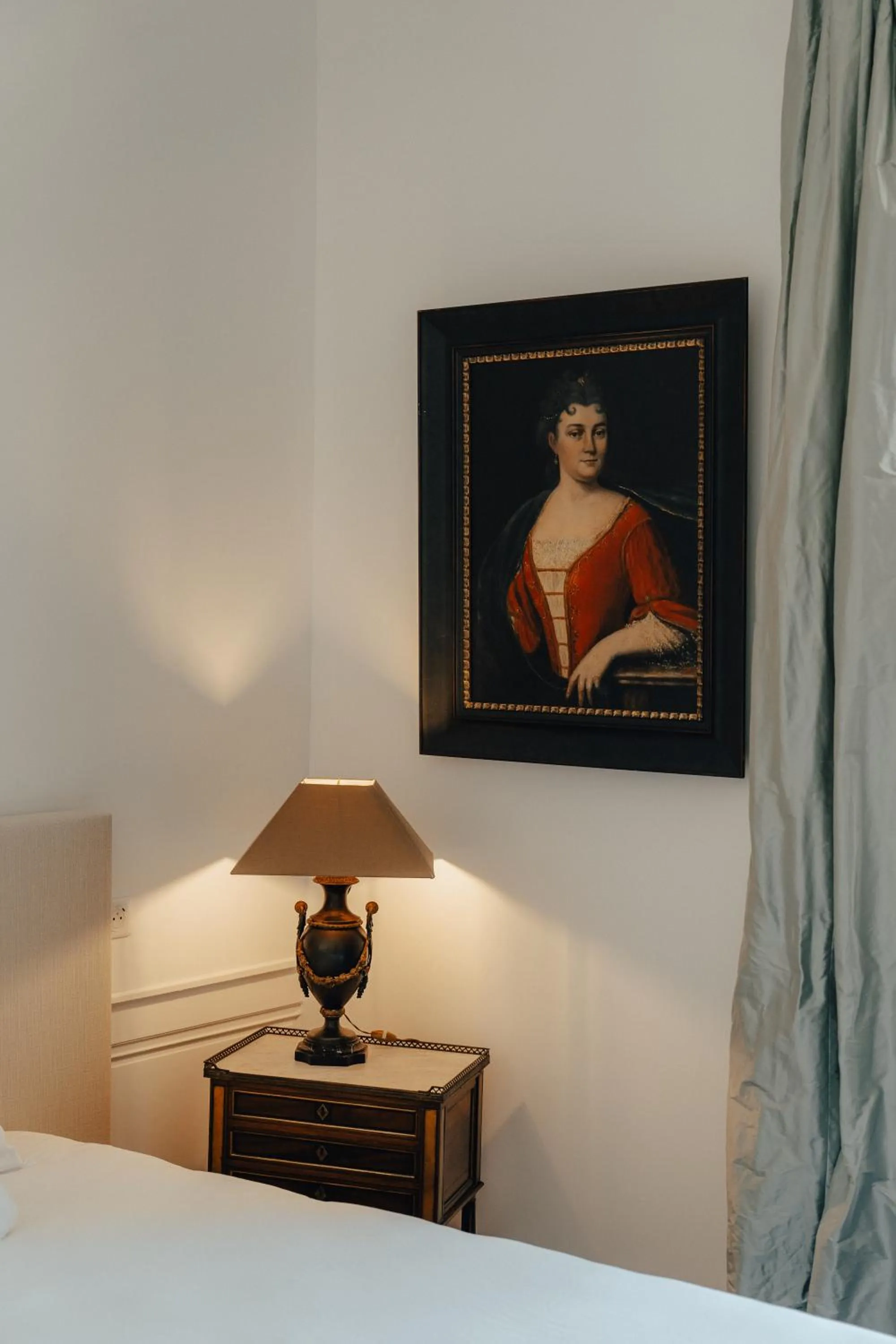 Decorative detail, Bed in Hôtel l'Abbaye
