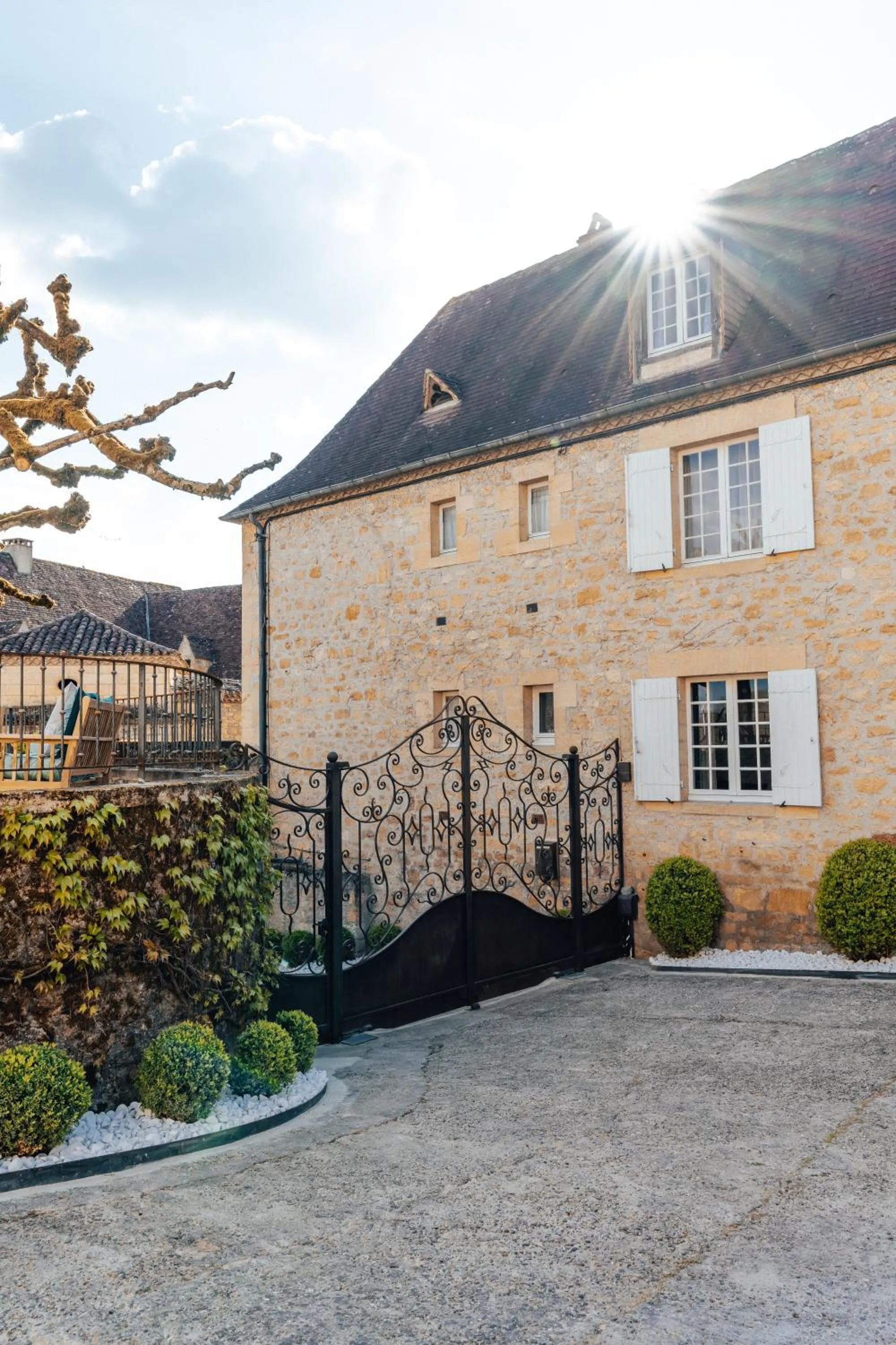 Facade/entrance in Hôtel l'Abbaye