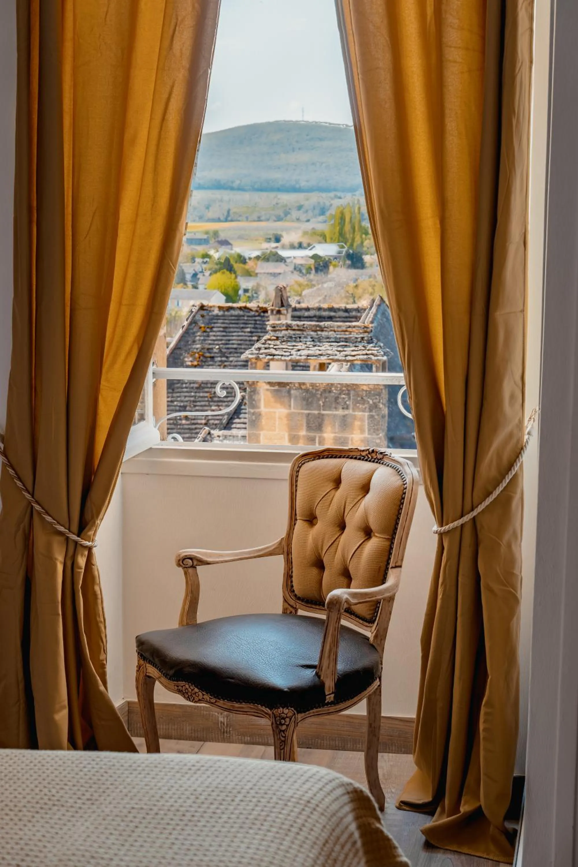 Bedroom in Hôtel l'Abbaye