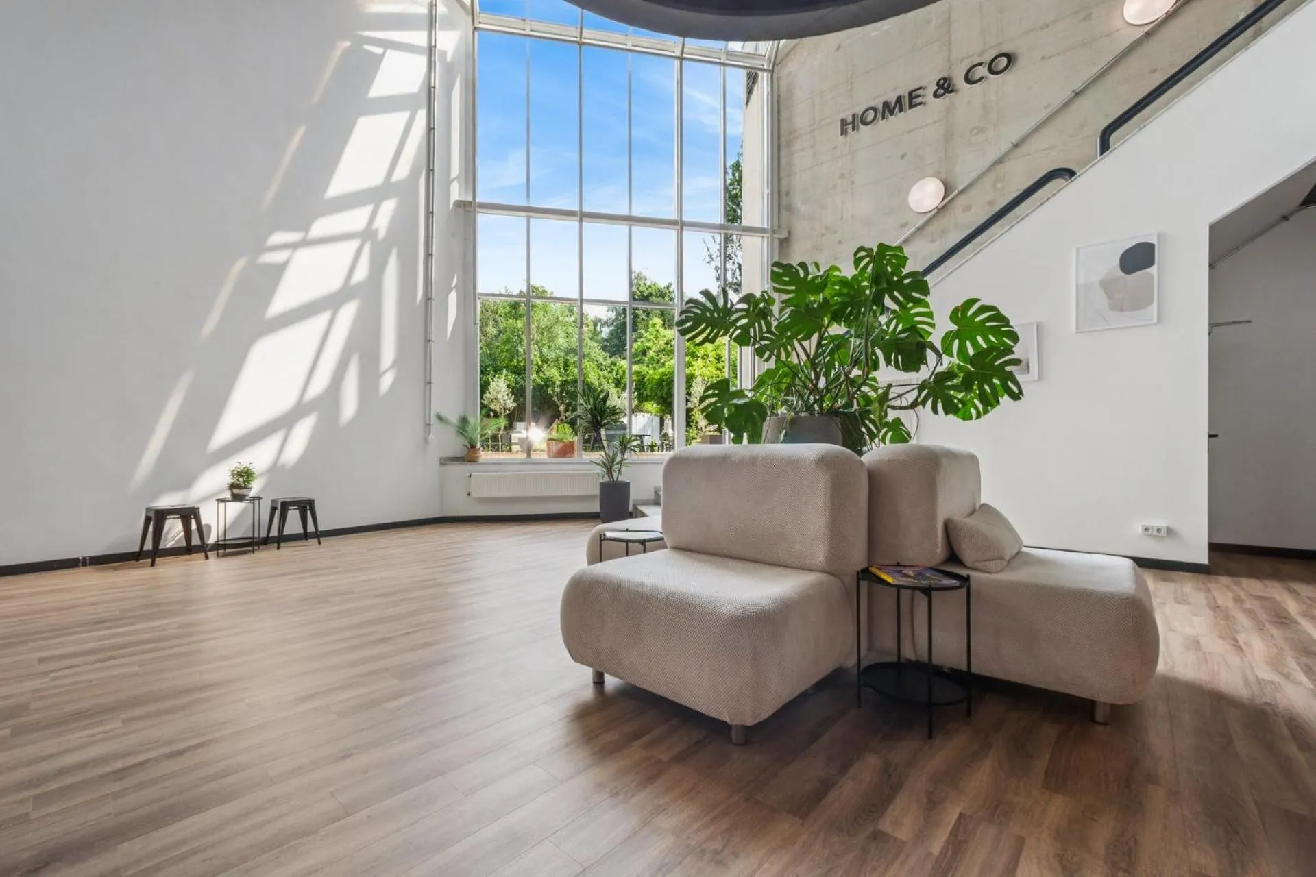 Lobby or reception in Home and CoLiving Bonn I Aparthotel