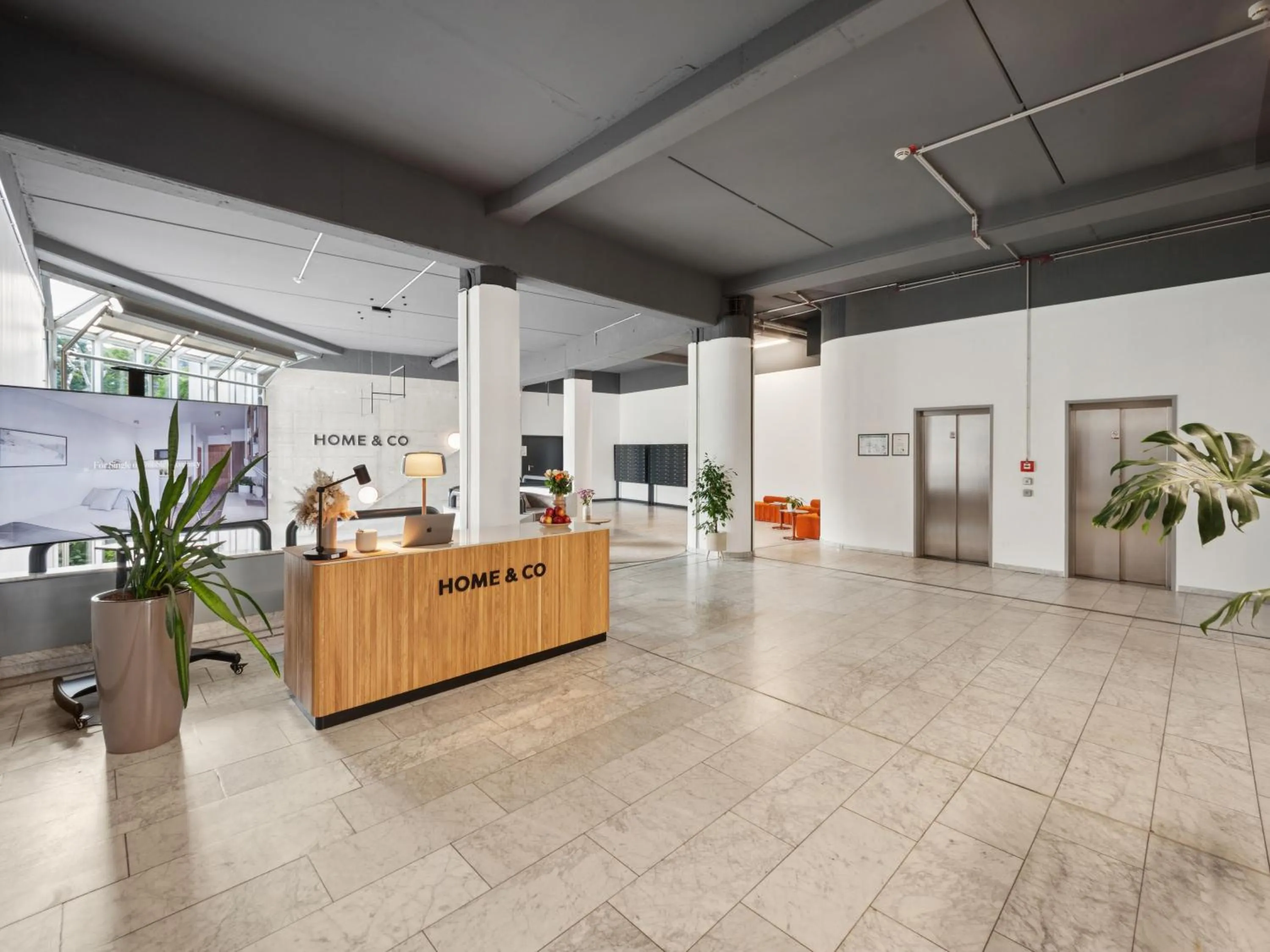 Lobby or reception in Home and CoLiving Bonn I Aparthotel