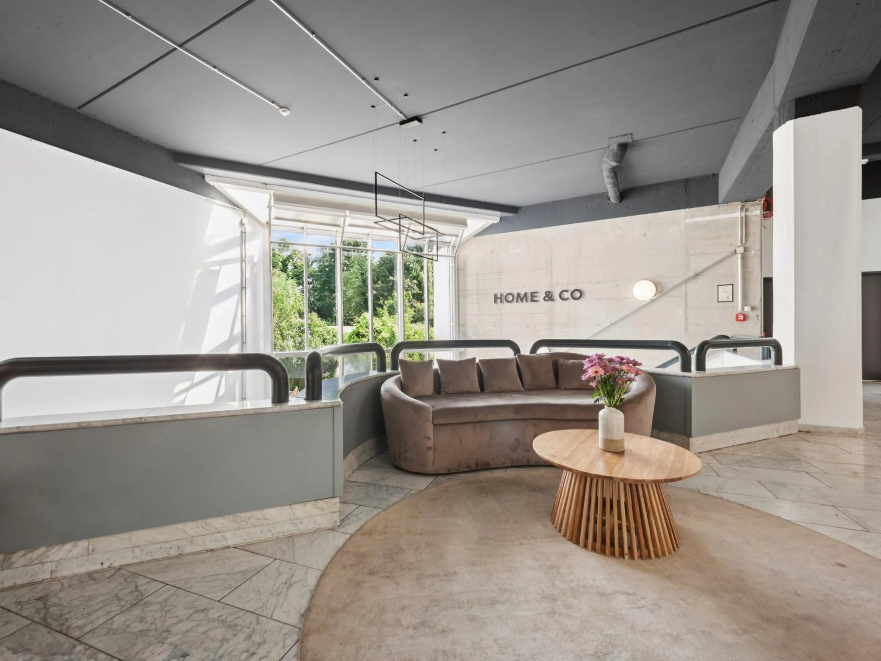 Lobby or reception in Home and CoLiving Bonn I Aparthotel