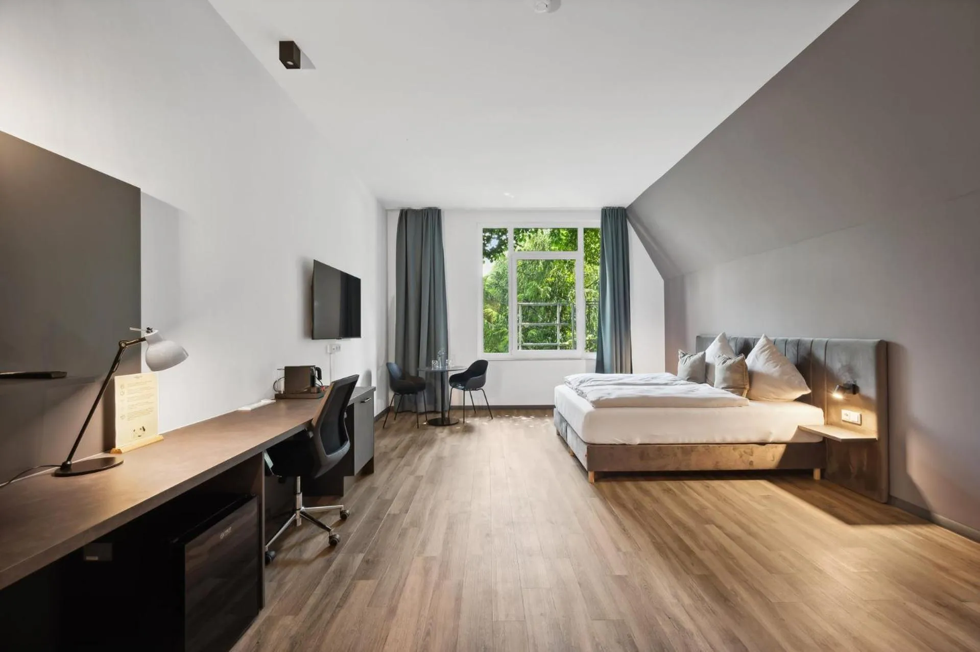 Photo of the whole room, Bed in Home and CoLiving Bonn I Aparthotel