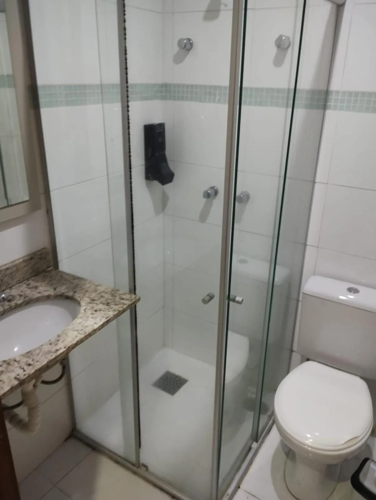 Bathroom in HOTEL DO CENTRO 100m SANTA CASA, ASSEMBLEIA E UFRGS, PROXIMO AO ARAUJO VIANA, PET'S FRIENDLY!!!