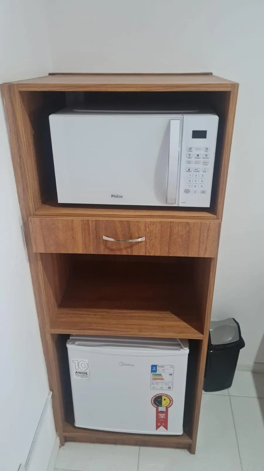microwave in HOTEL DO CENTRO 100m SANTA CASA, ASSEMBLEIA E UFRGS, PROXIMO AO ARAUJO VIANA, PET'S FRIENDLY!!!