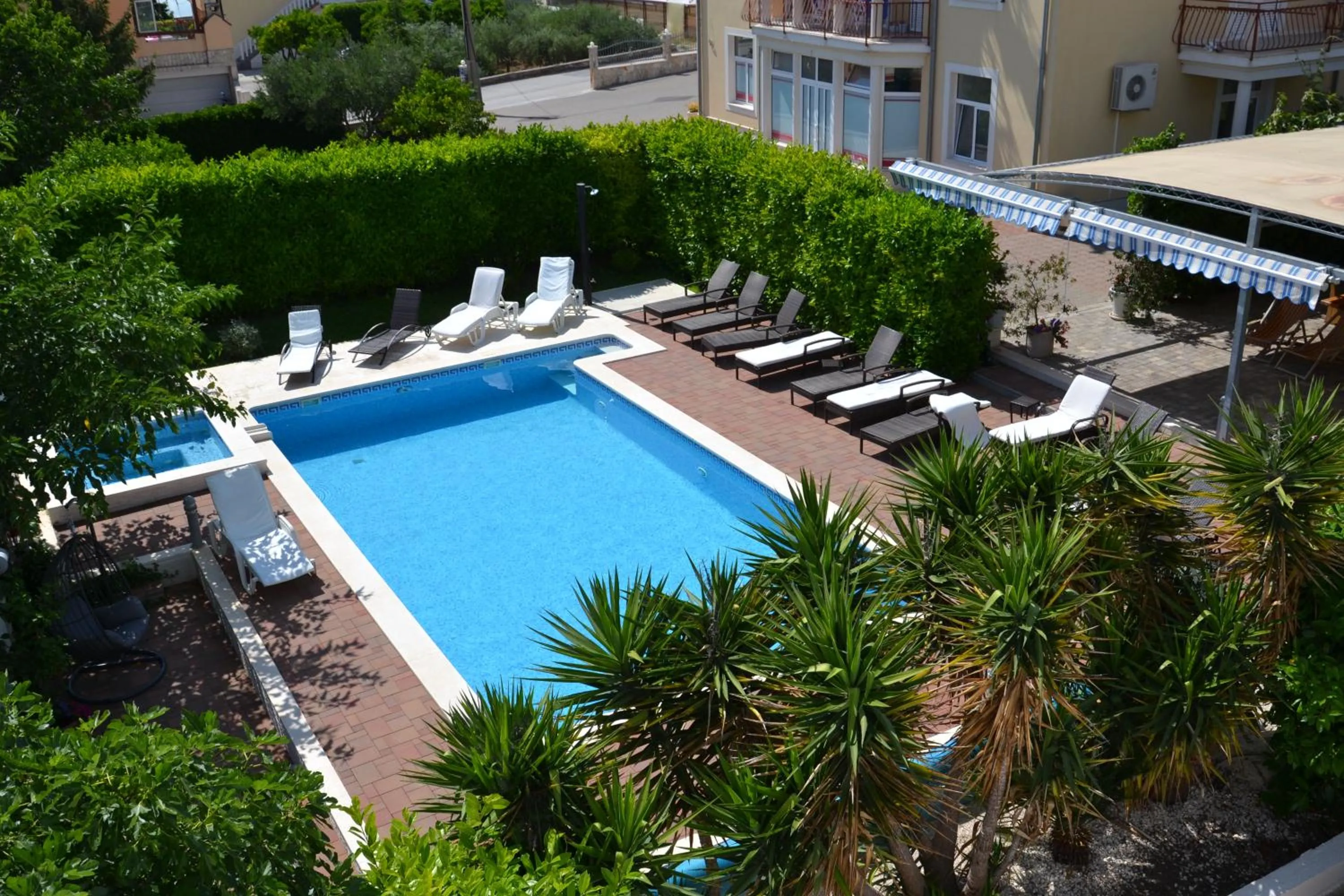 Pool view in Apartment Mary