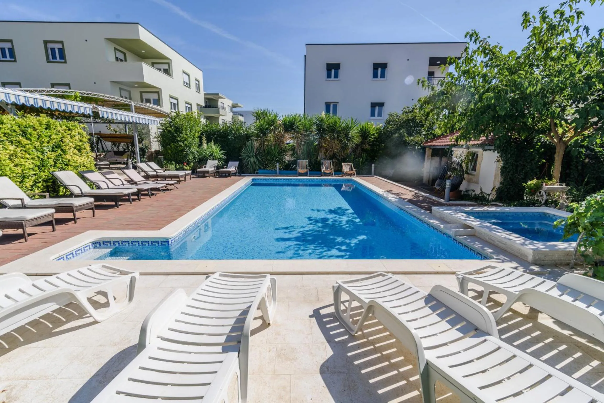 Swimming pool in Apartment Mary