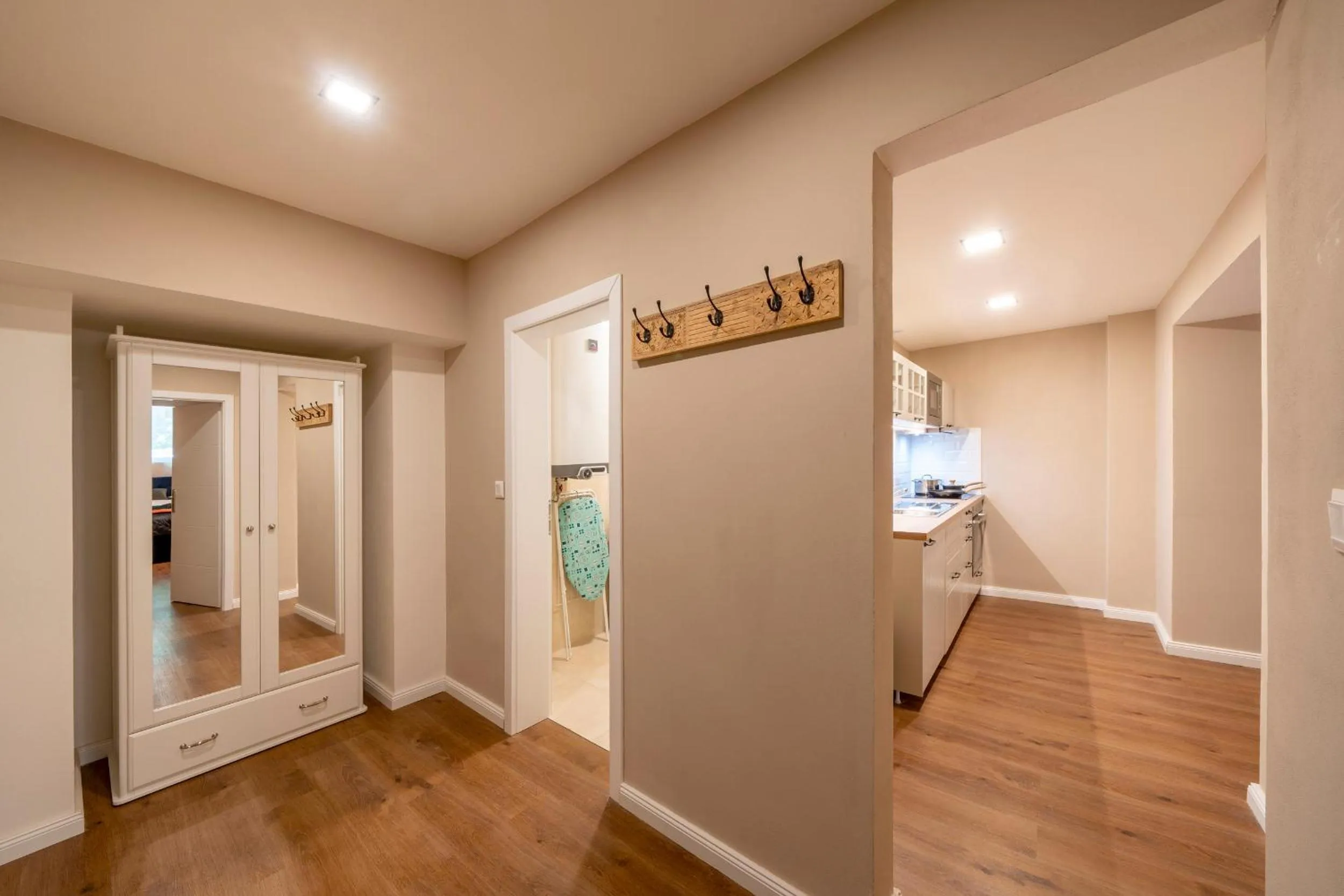 wardrobe in Apart Hotel Zborovska