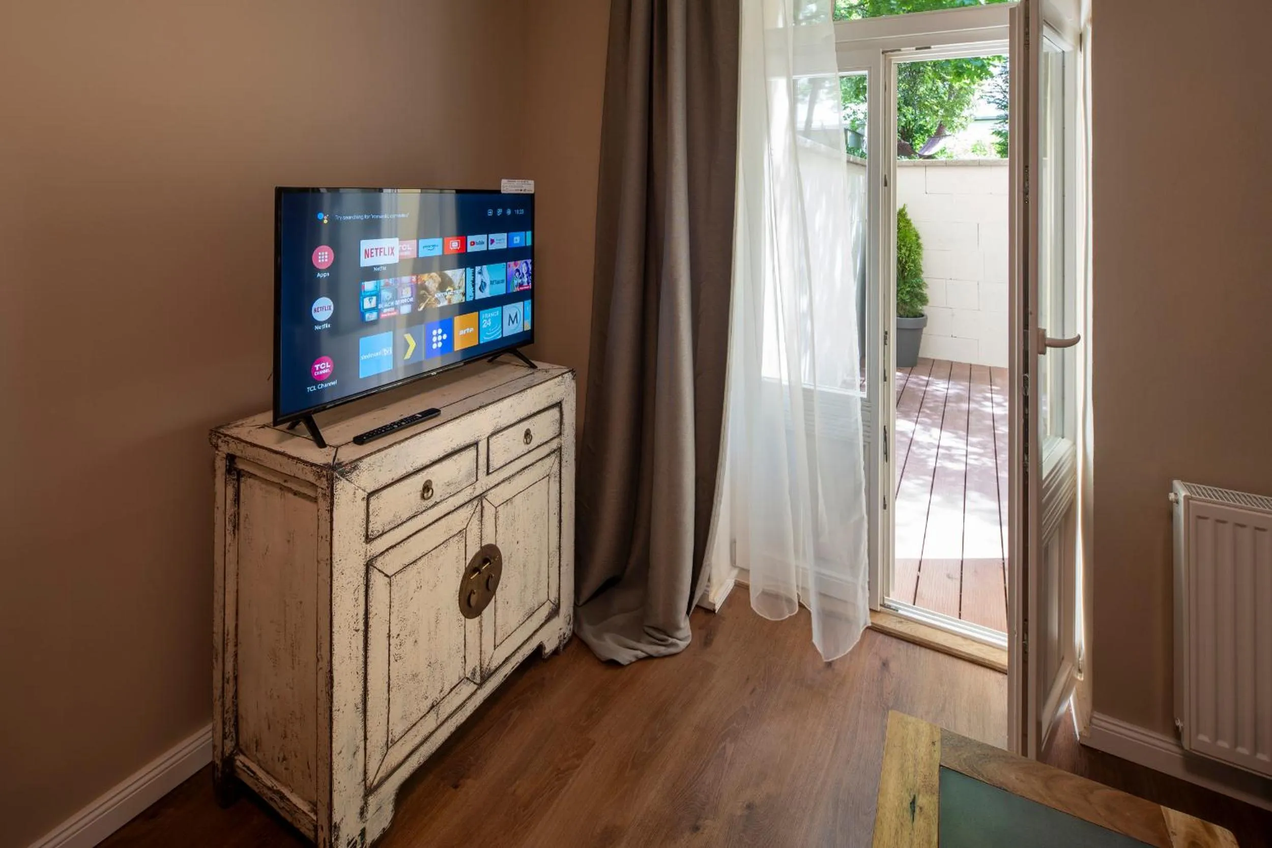 Communal lounge/ TV room in Apart Hotel Zborovska