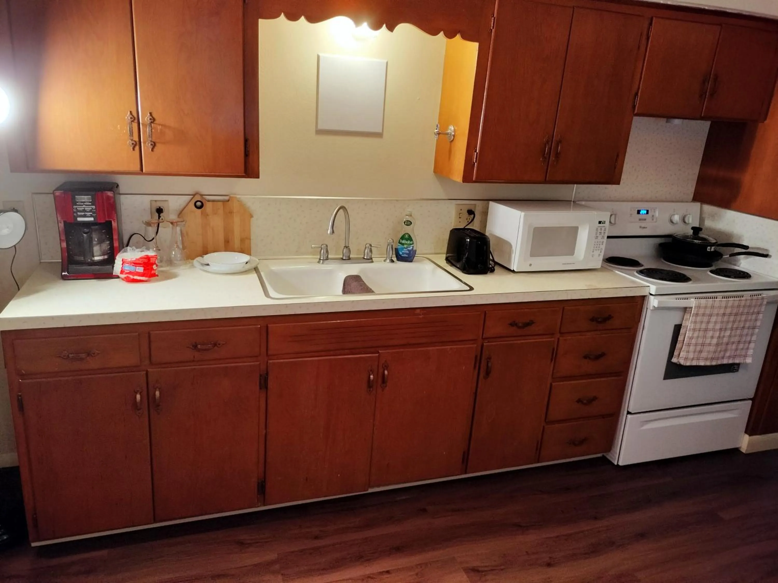 Golden Sunflower's Apt E