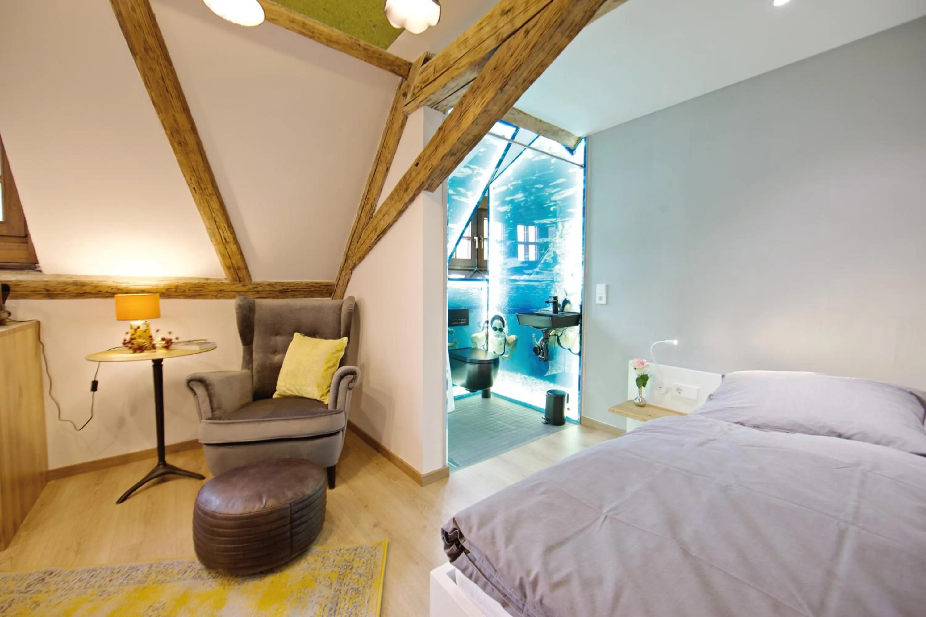 Bathroom, Bed in Zinsers Appartements im Flämmle