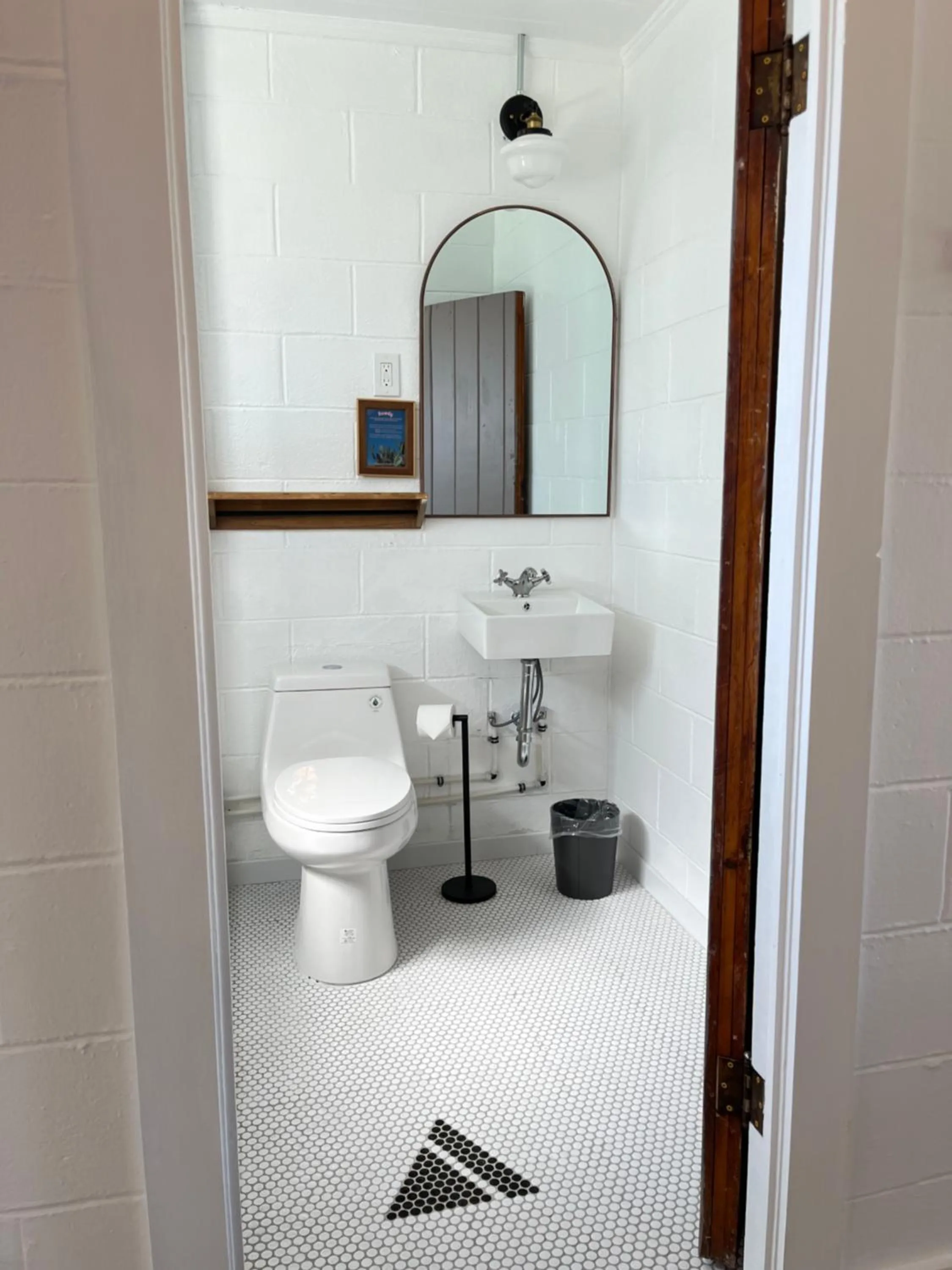 Bathroom in Triangle Motel