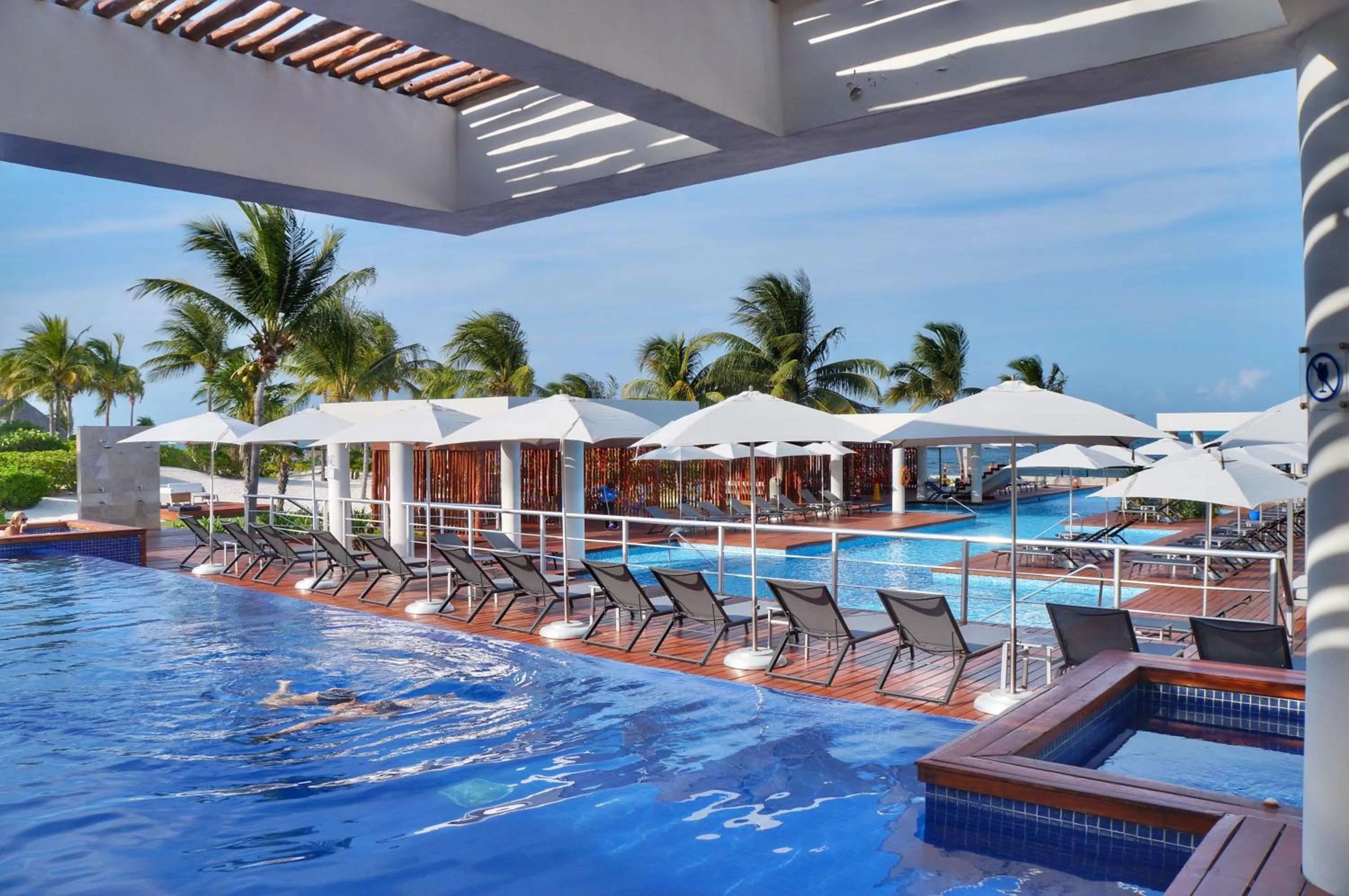 Restaurant/places to eat in Departamento exclusivo con playa privada - La Amada, Cancun