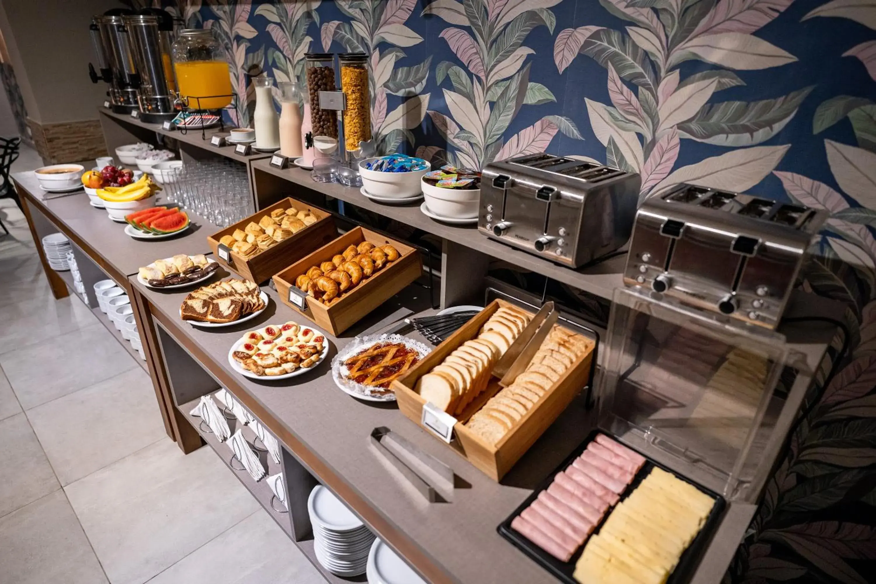 Buffet breakfast in Nuevo Centro Hotel Villa Carlos Paz Buffet breakfast in Nuevo Centro Hotel Villa Carlos Paz