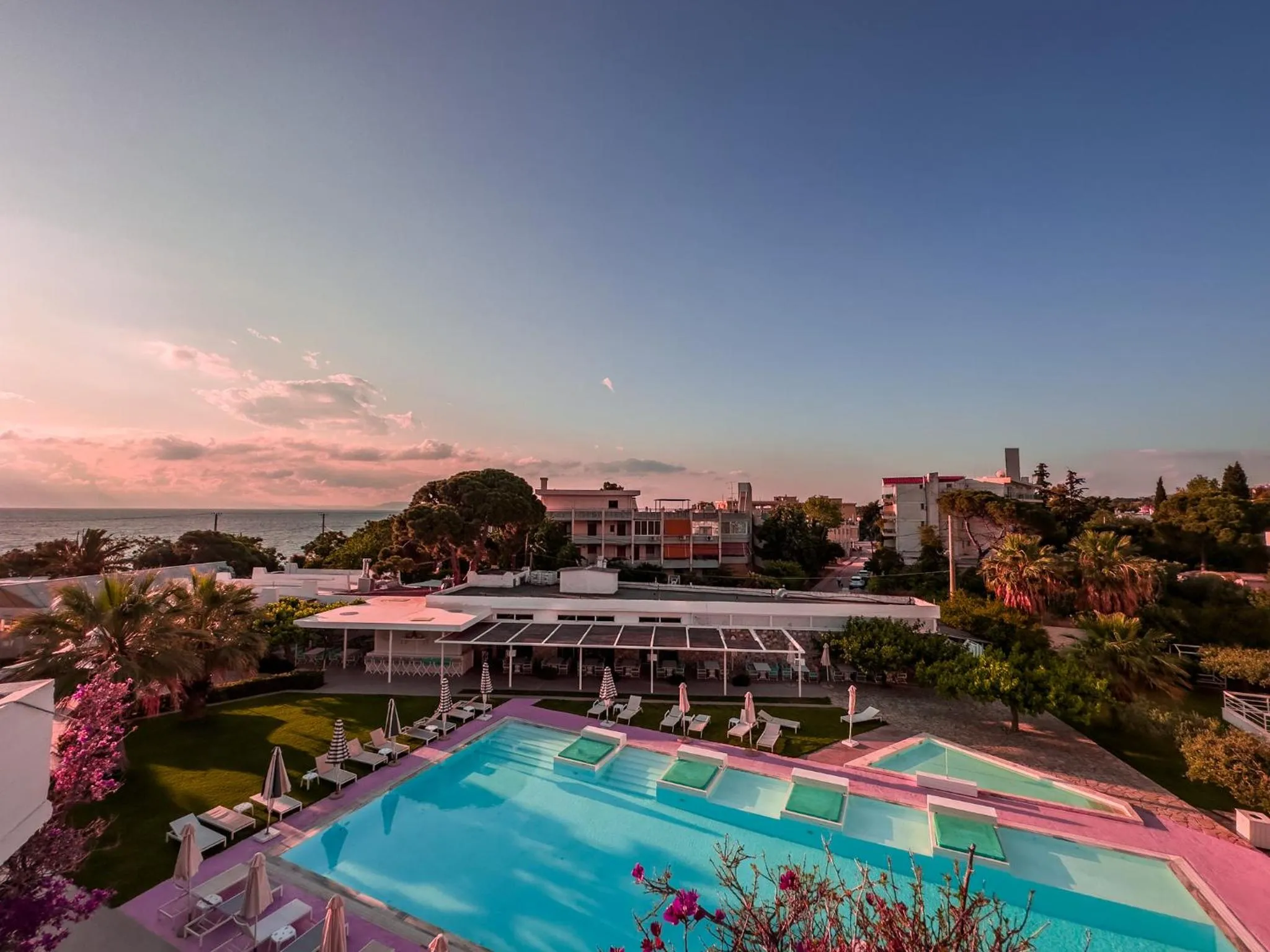 Pool view in Marathon Beach Resort