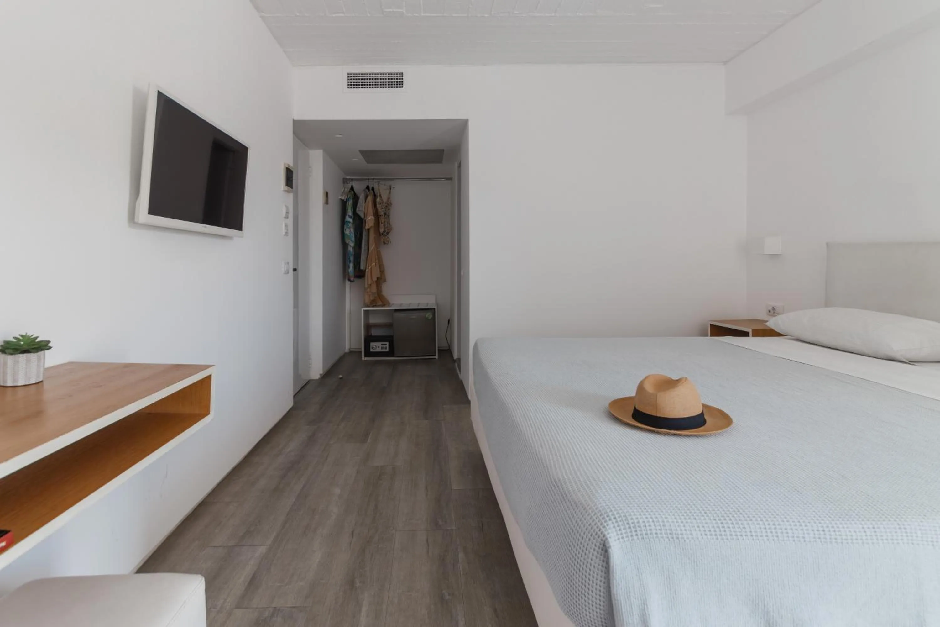 Bed in Marathon Beach Resort