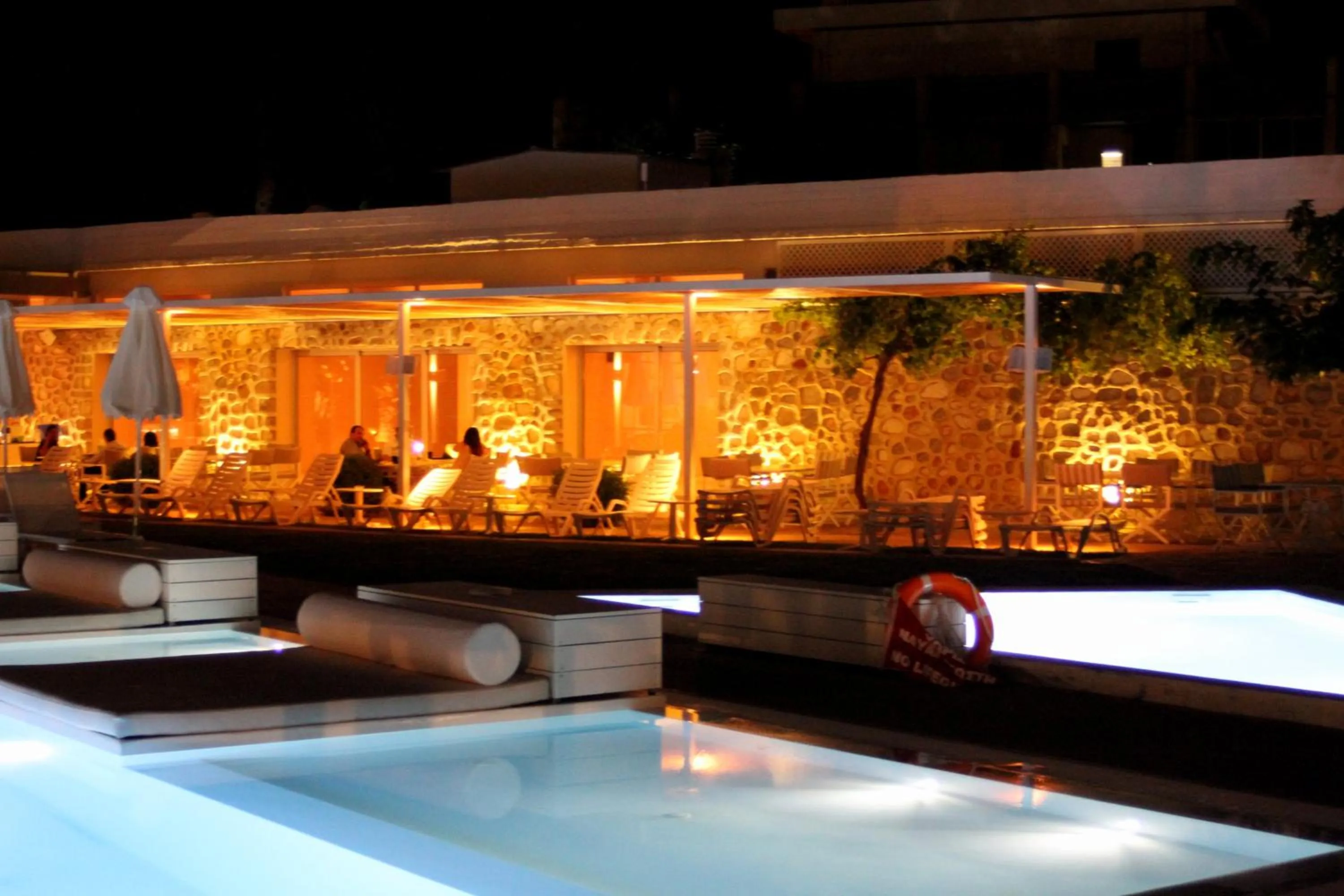 Swimming pool in Marathon Beach Resort