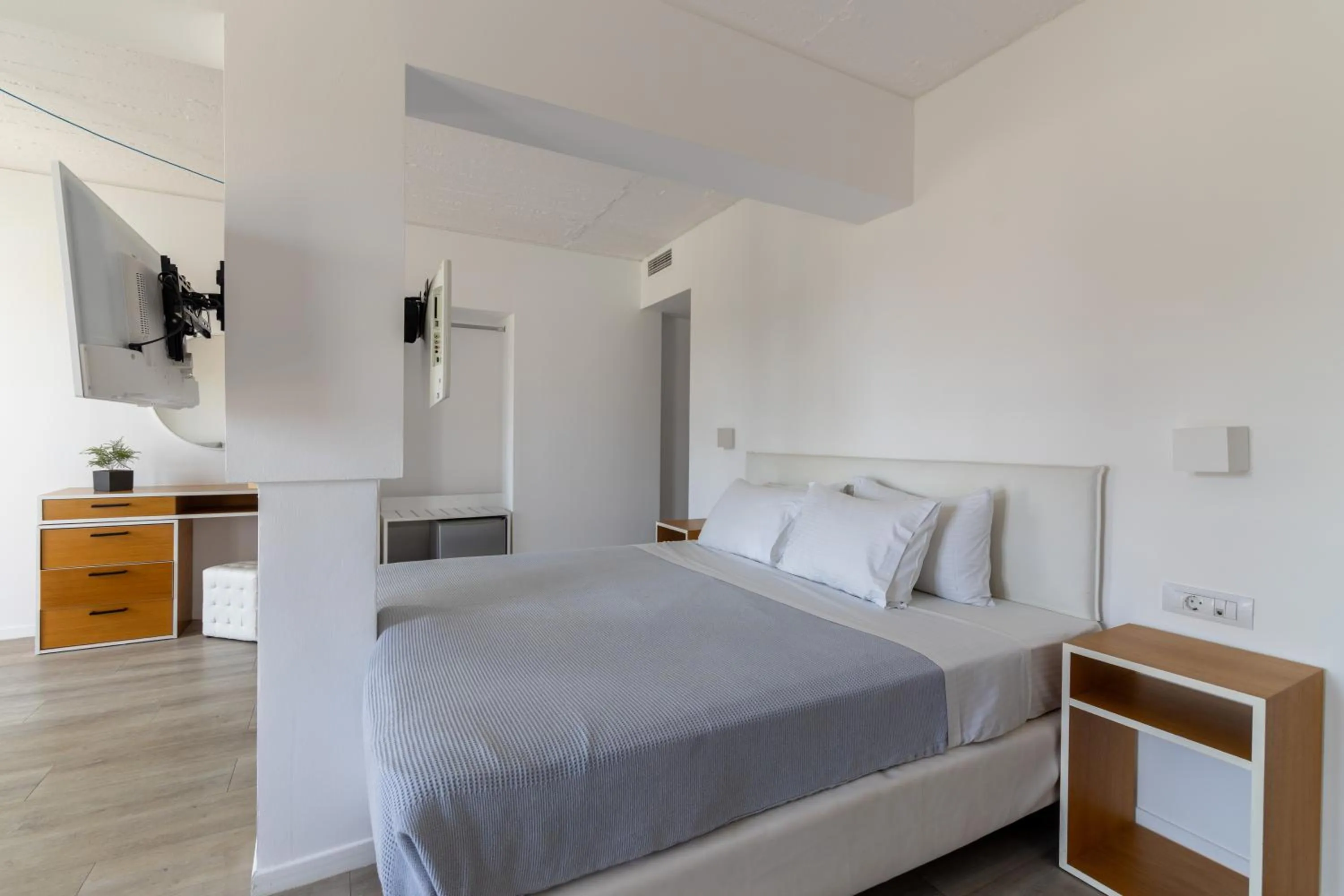 Bed in Marathon Beach Resort