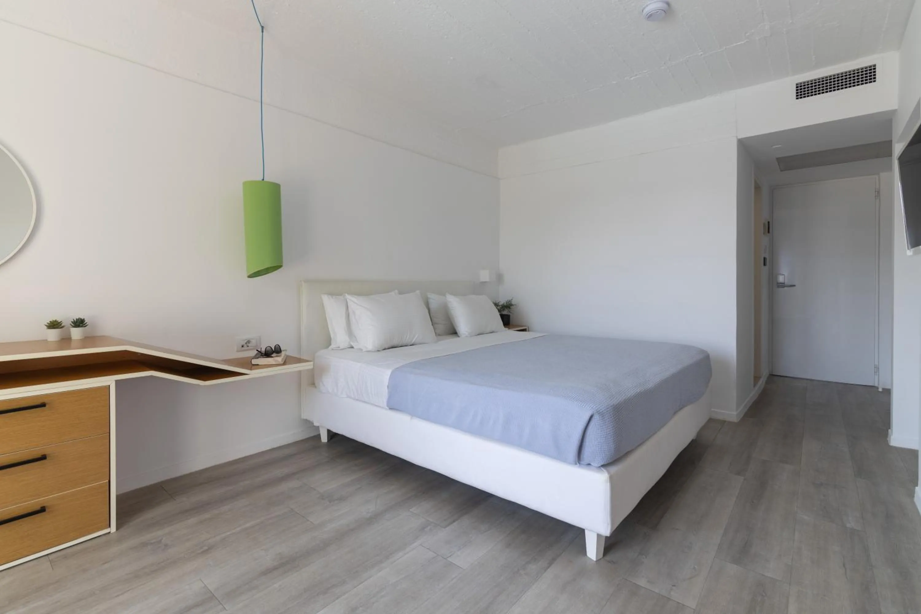 Bed in Marathon Beach Resort