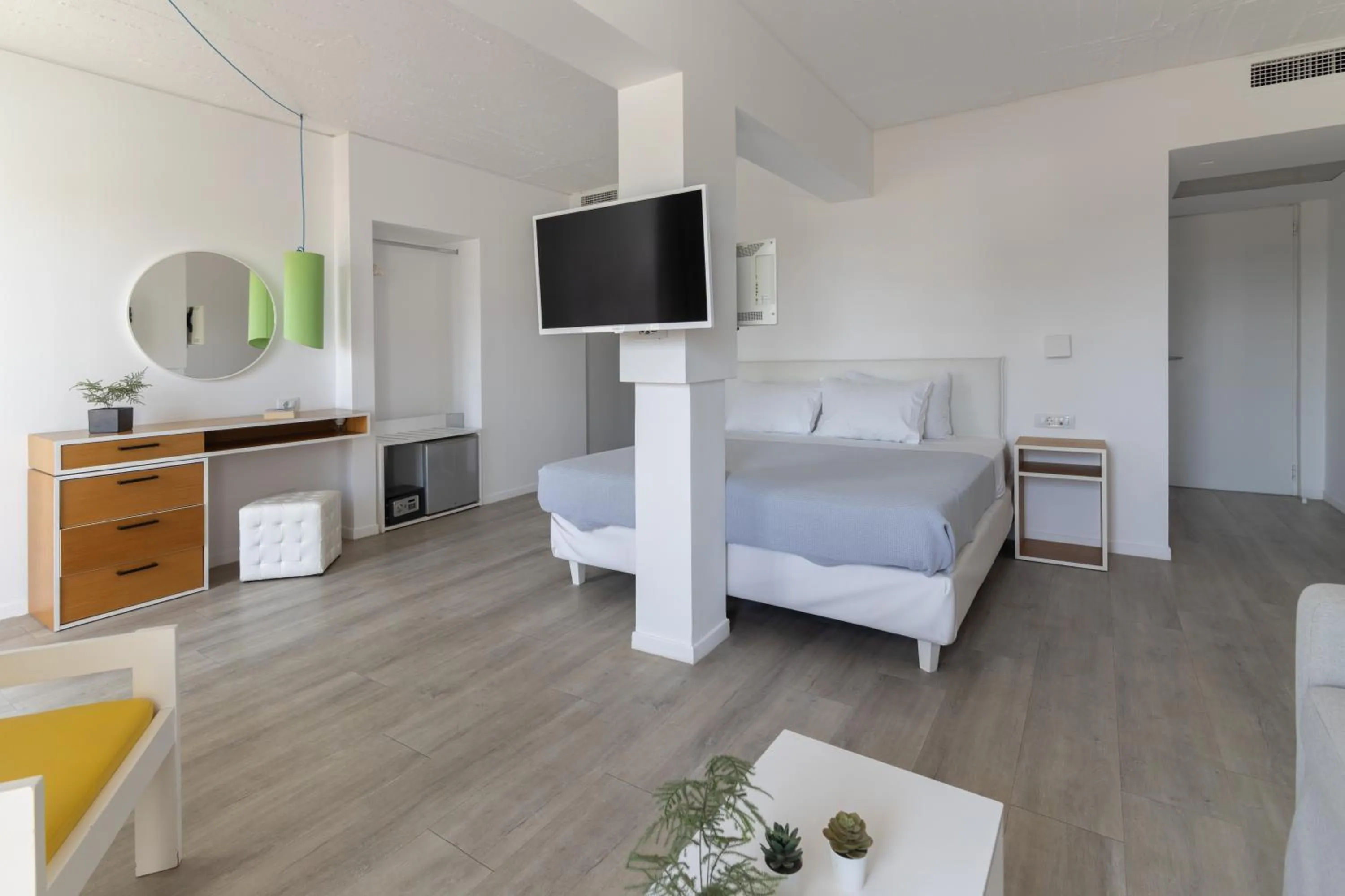 Photo of the whole room in Marathon Beach Resort