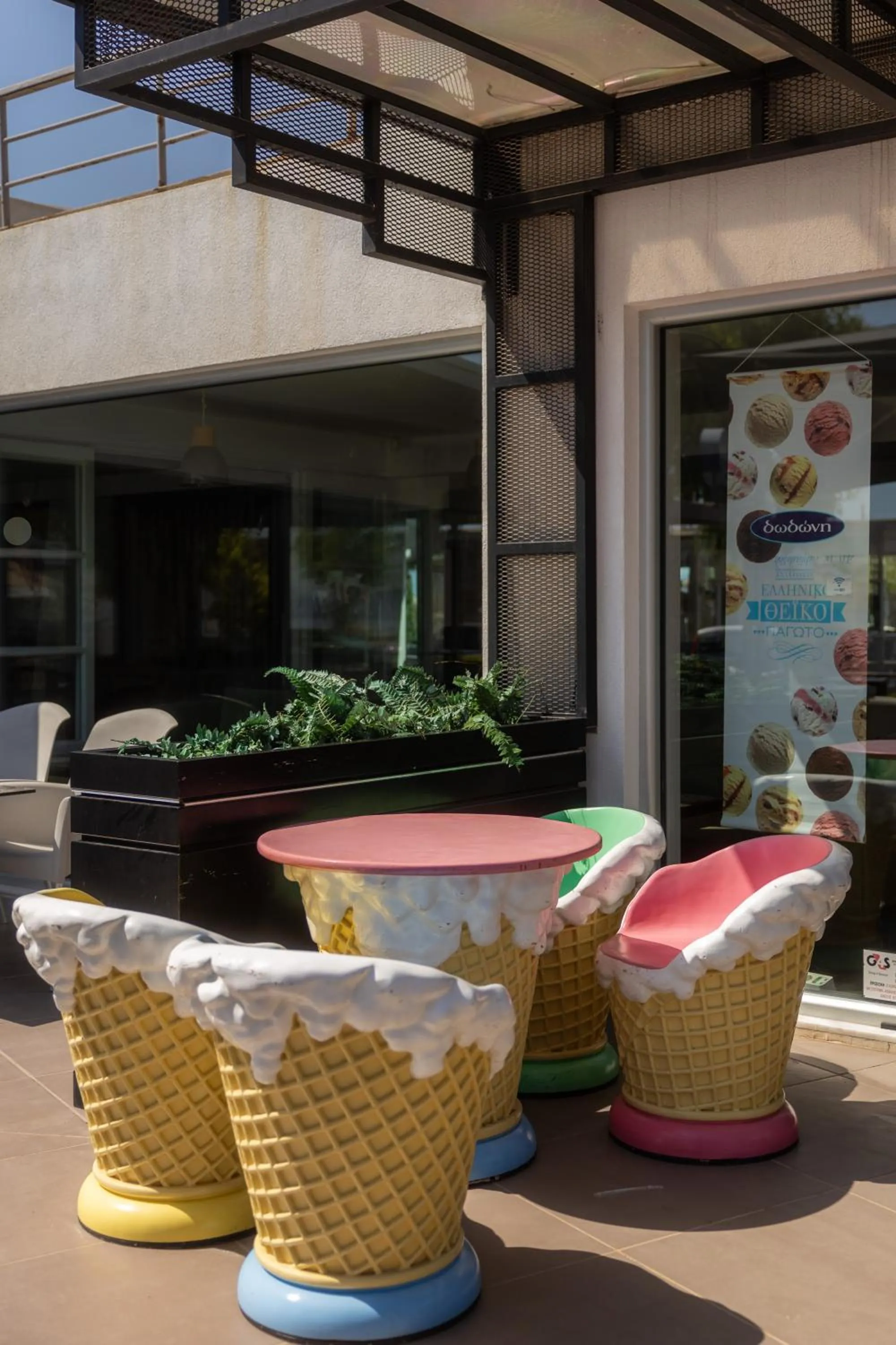 Restaurant/places to eat in Marathon Beach Resort