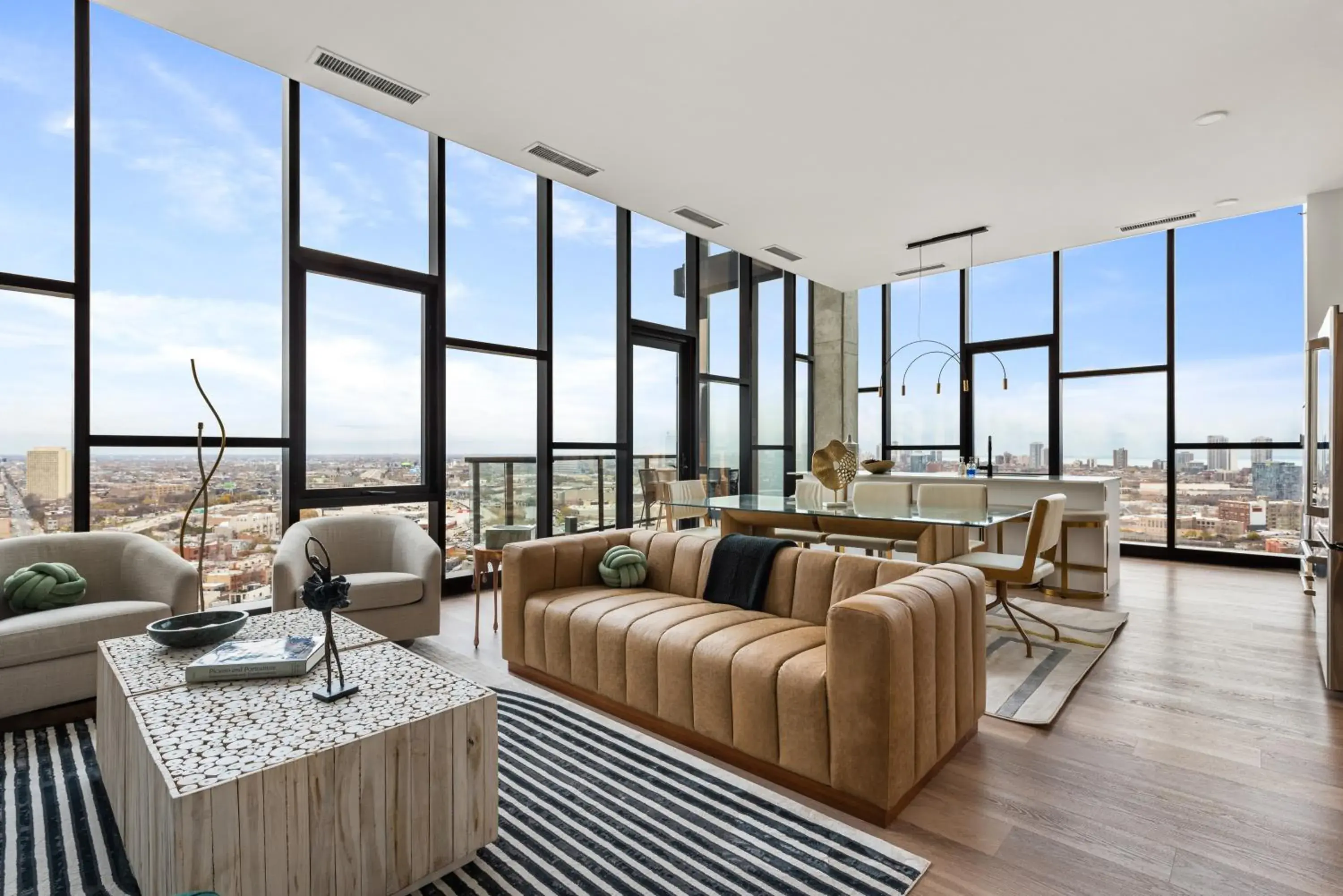 Avenir West Loop Penthouses with Iconic City Views Avenir West Loop Penthouses with Iconic City Views
